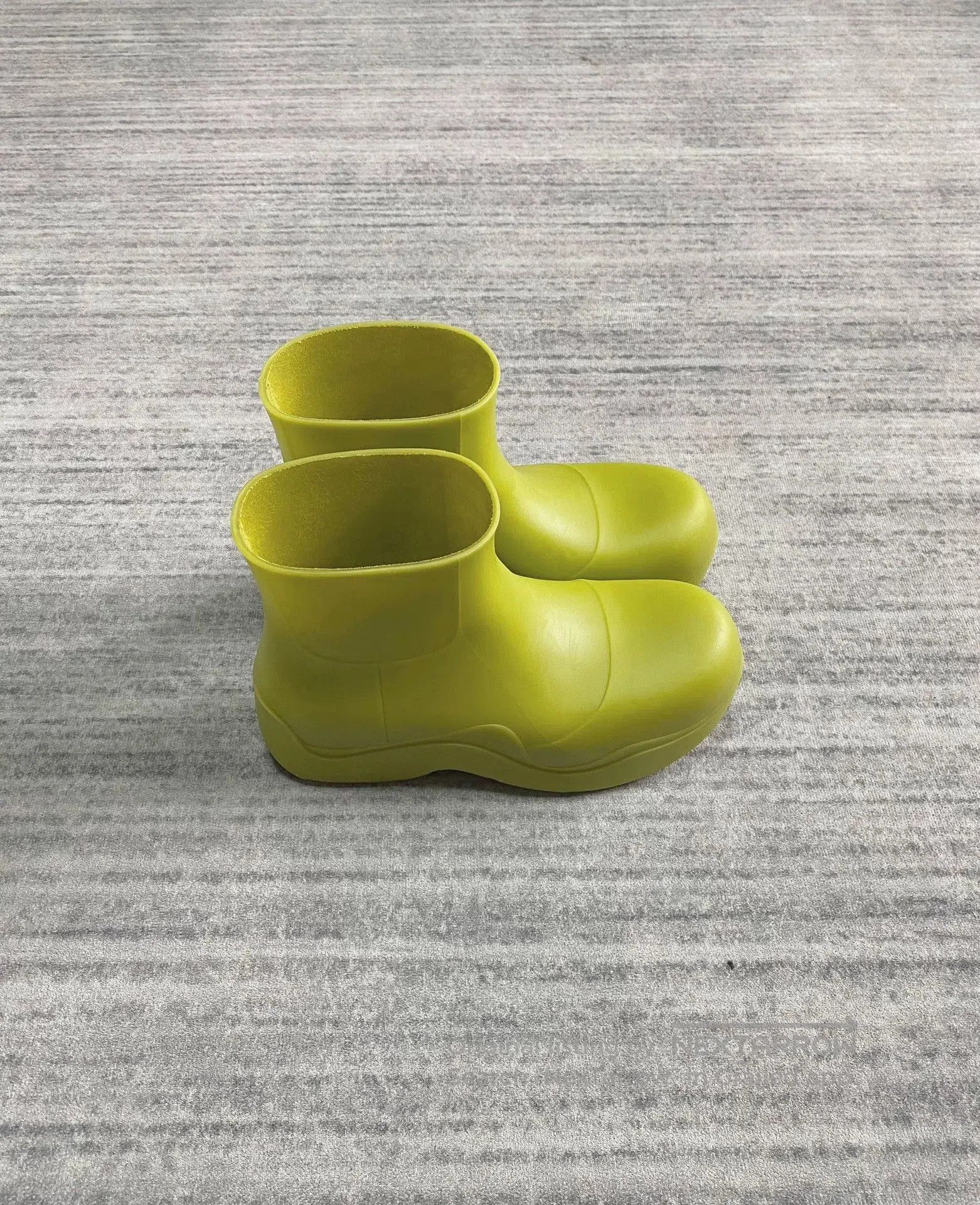 Bottega Veneta Bottega Veneta Green Rubber Rain Boots. Size US 6 / IT 36 - 2 Thumbnail