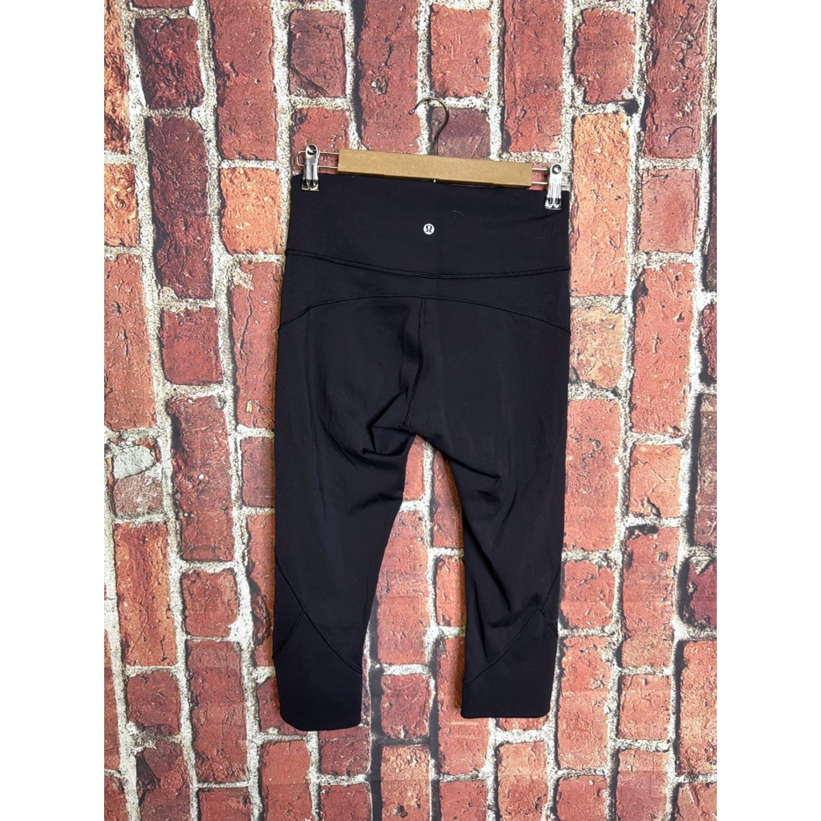 Lululemon Lululemon Leggings Women's 8 Black Capri Slim Athletic Zip Pocket Moisture Wicking Pockets Inseam 22 in Size 30" / US 8 / IT 44 - 3 Thumbnail