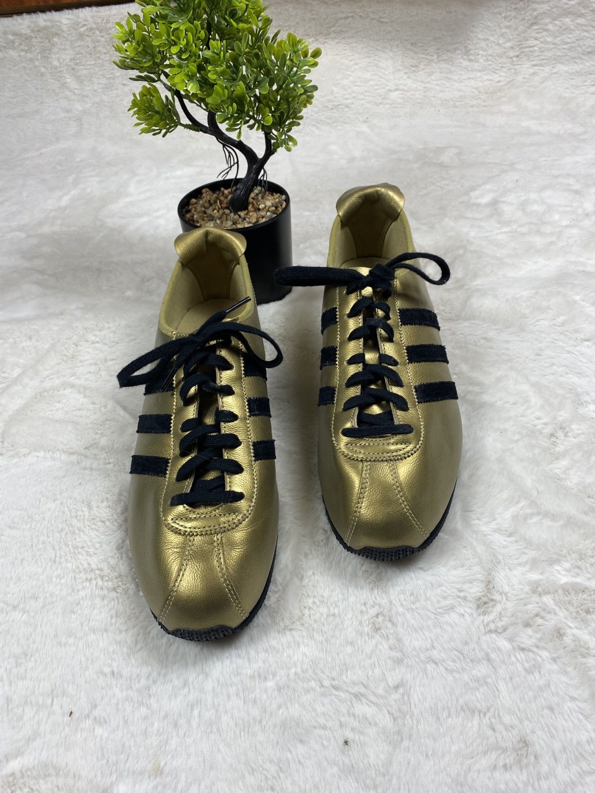 Adidas Rare Adidas Special Gold Edition – Vintage Vibes Only Size US 11 / EU 44 - 6 Thumbnail