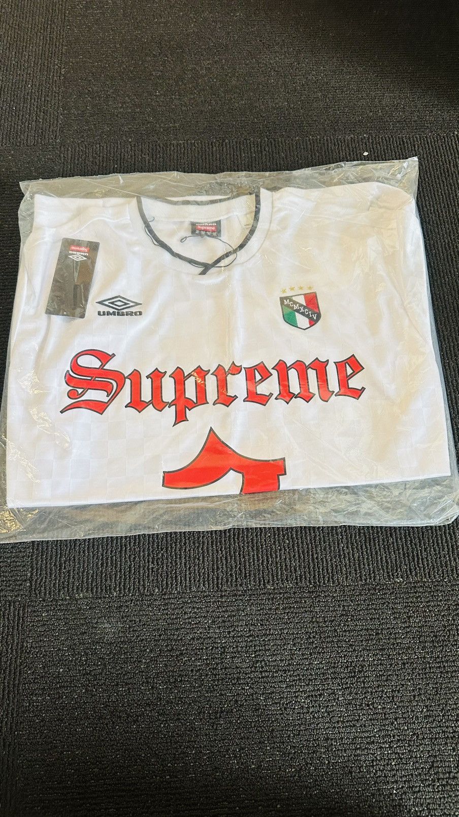 Supreme × Umbro SS22 Supreme umbro soccer jersey (white) (XXL) Size US XXL / EU 58 / 5 - 1 Thumbnail