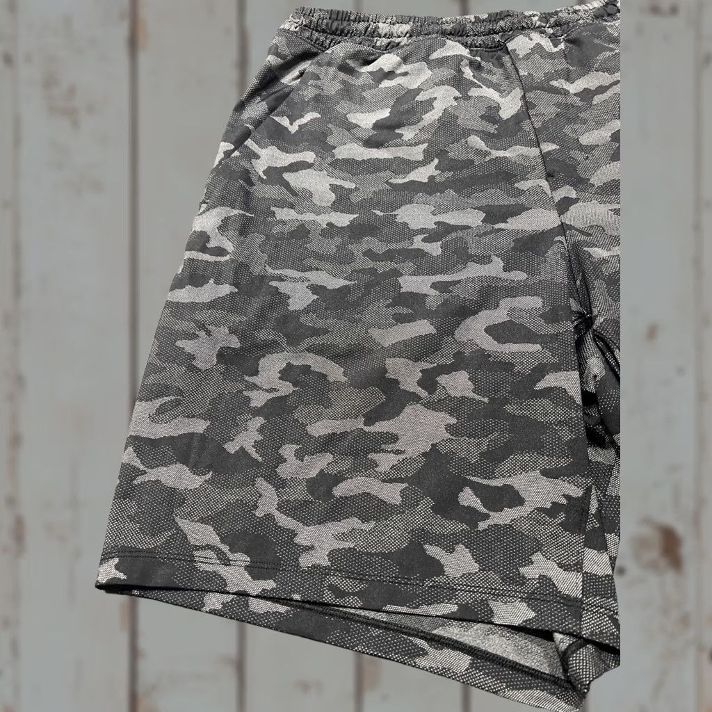 Lululemon Lululemon Mens XL Ventegated Camo Pace Breaker Lined Shorts Size US 36 / EU 52 - 1 Thumbnail