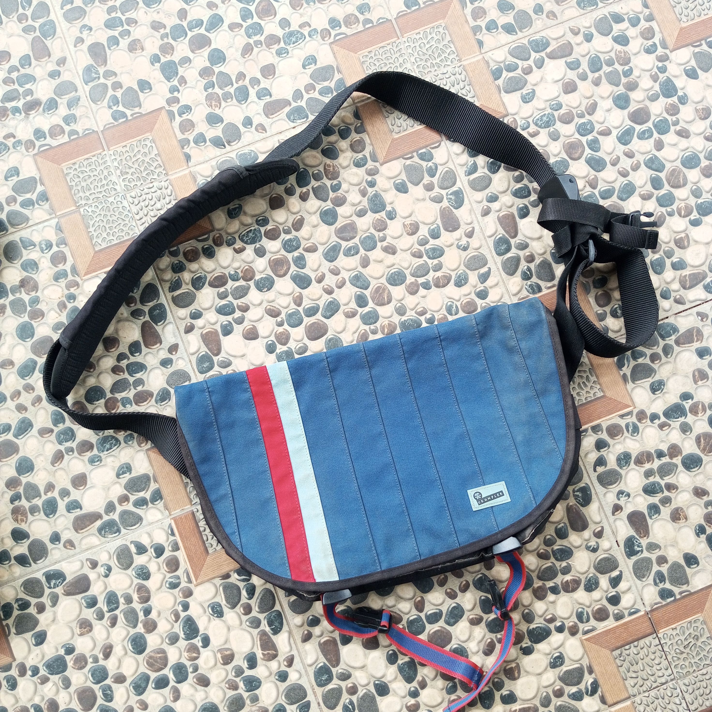 Crumpler Crumpler the barney rustle blanket Size 36 - 1 Thumbnail