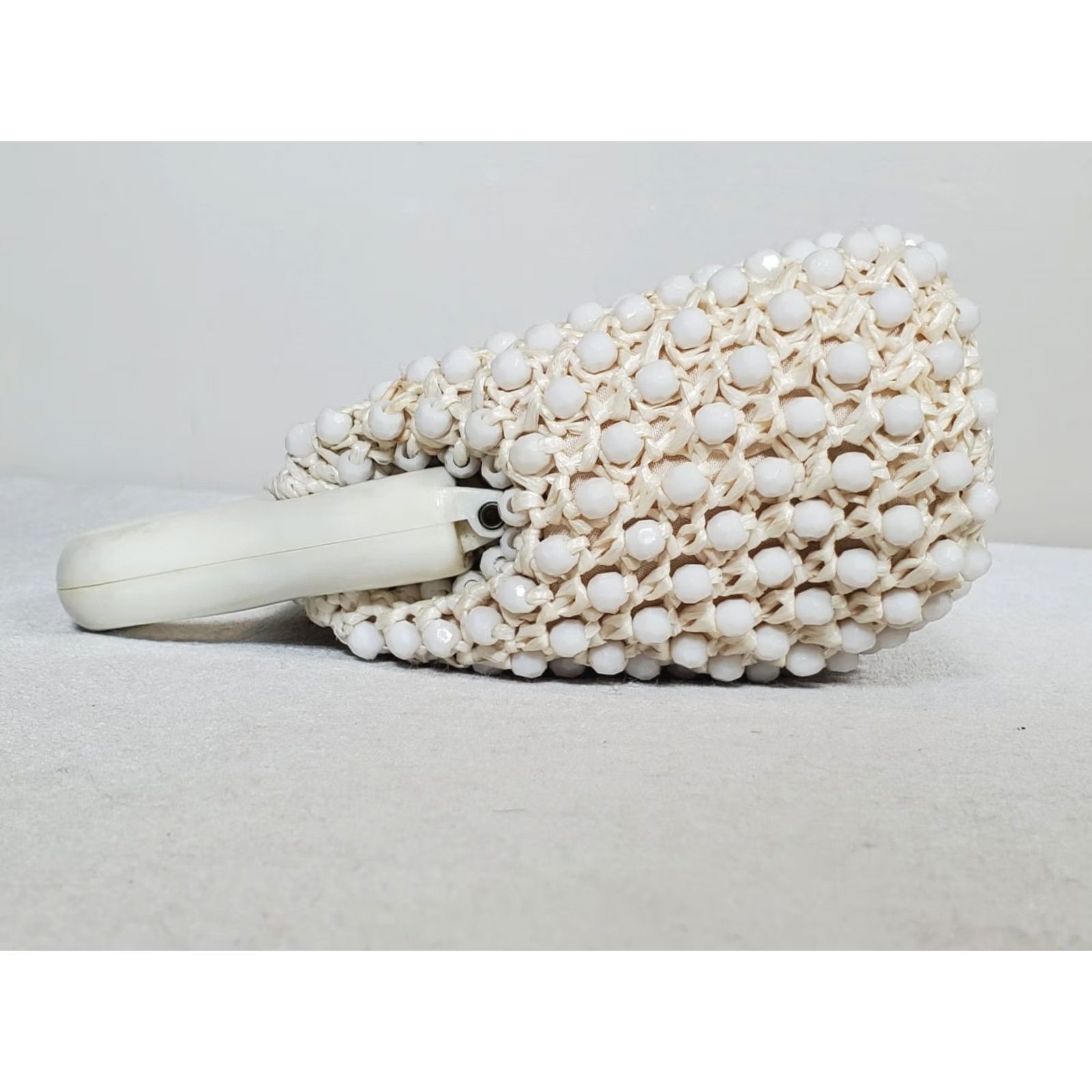 Vintage VINTAGE 1960s Beaded Crocheted Purse Ivory White Plastic Handle Lined Hong Kong Size ONE SIZE - 5 Thumbnail