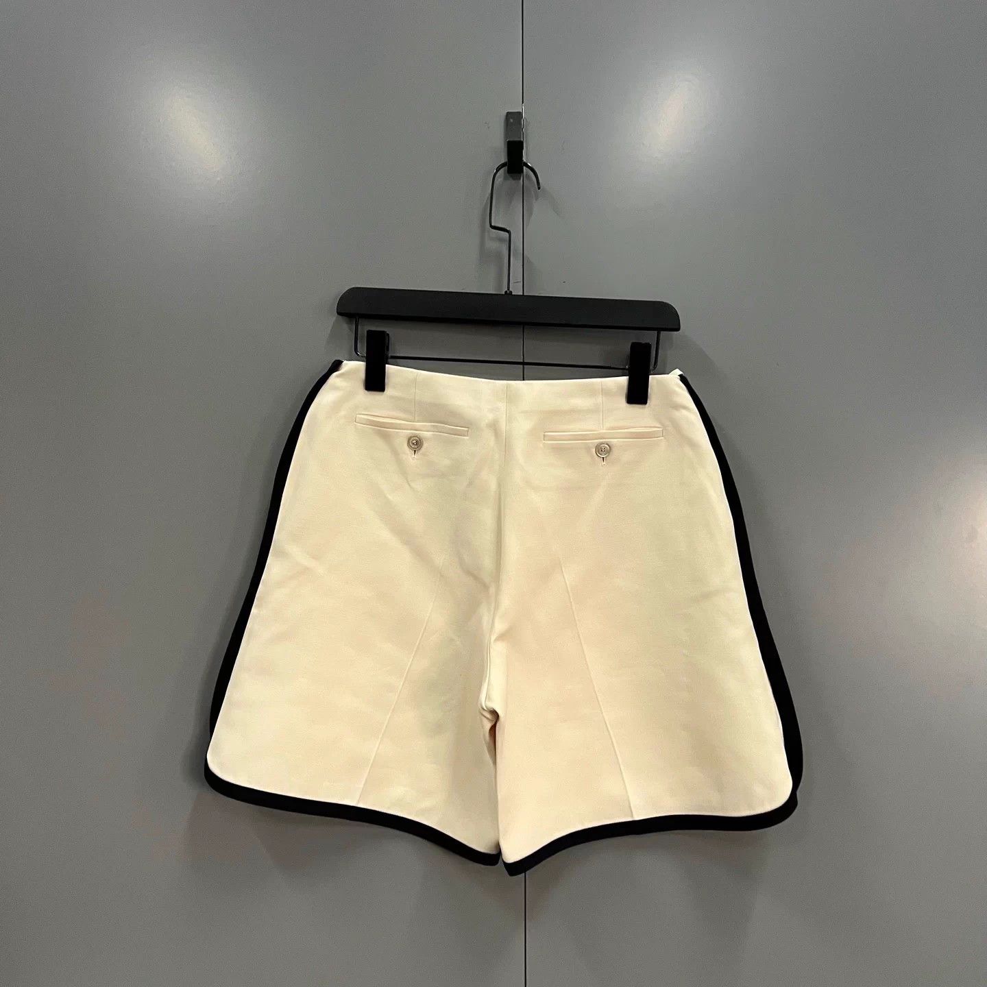 Gucci Gucci tailored short gold buckle 40 95 New Size 27" / US 4 / IT 40 - 2 Thumbnail