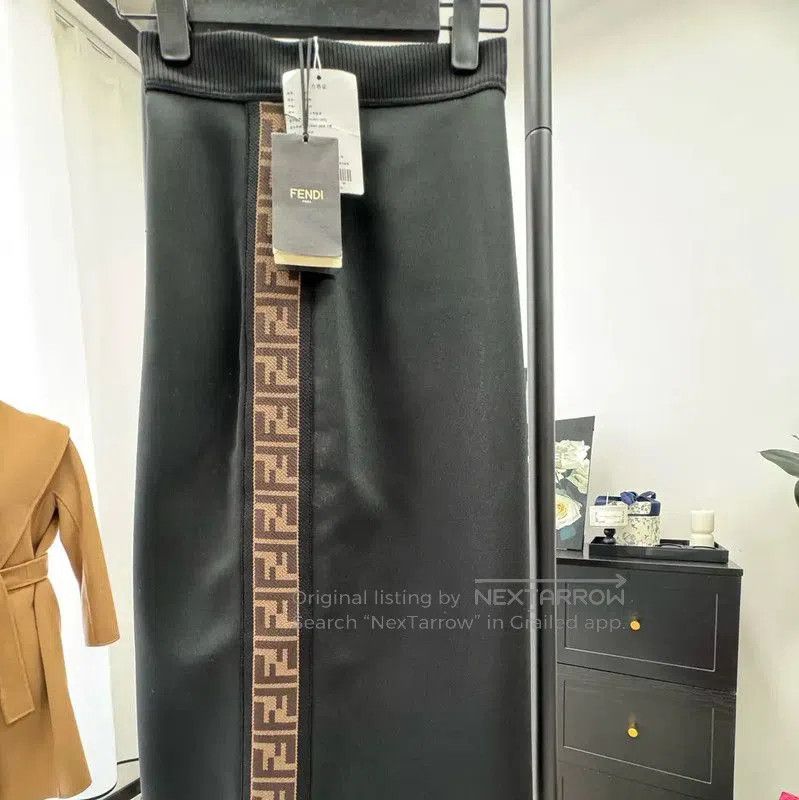 Fendi Fendi Black Midi Skirt with Logo . Size 22" - 1 Thumbnail