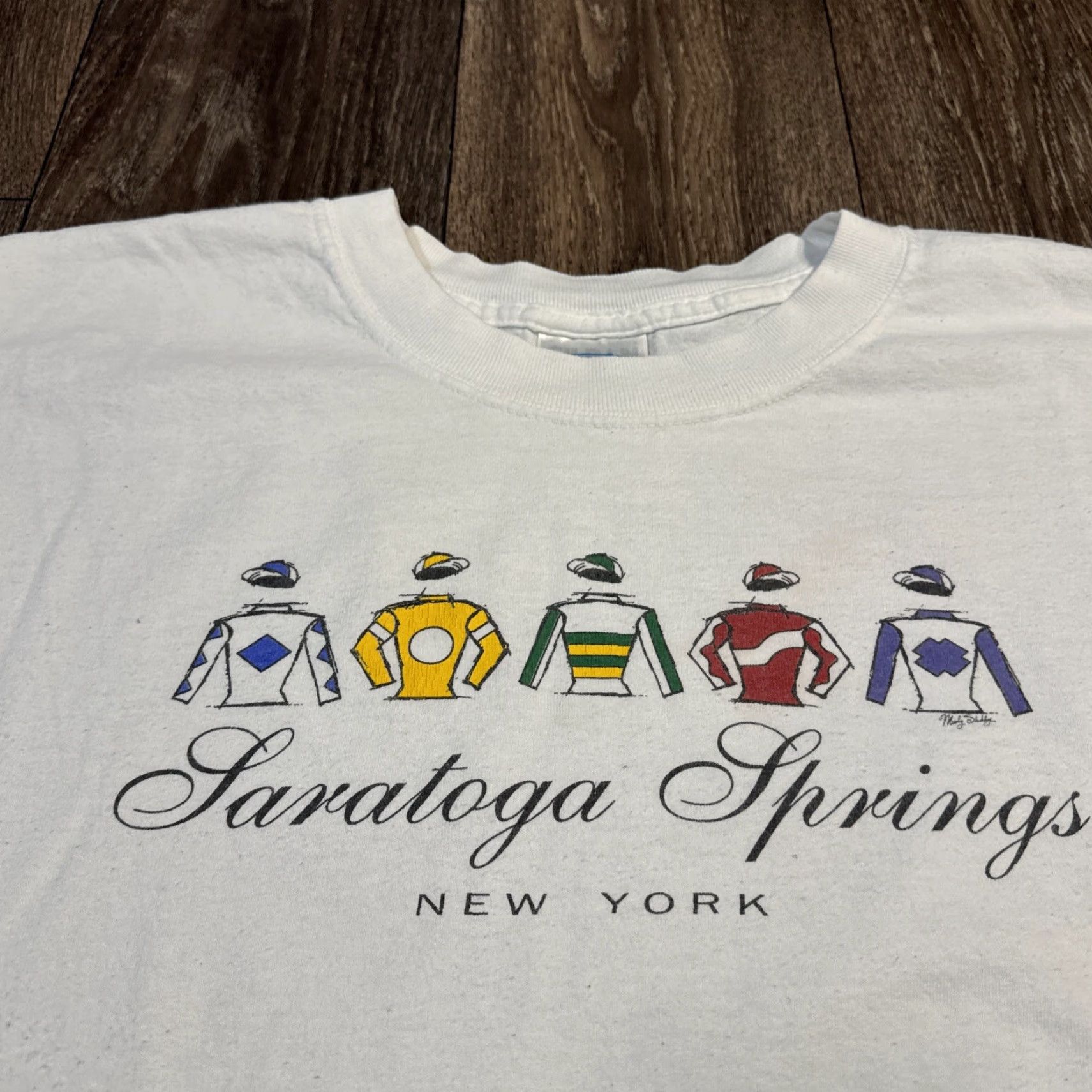 Gildan VINTAGE Saratoga Springs New York Horse Racing White Art Drawing T-Shirt Large Men's White Horse 90s? Size US L / EU 52-54 / 3 - 3 Thumbnail