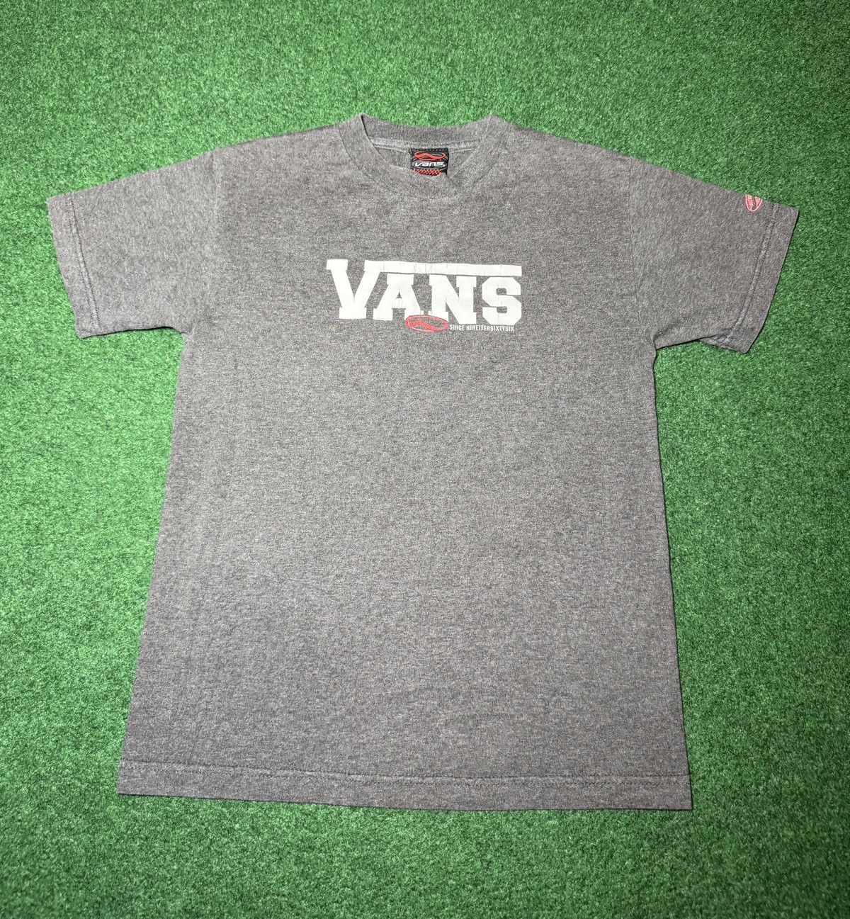 Vans Vans Vintage Logo Y2K Gray Small Skater T Shirt 17.5x25 Size US S / EU 44-46 / 1 - 1 Thumbnail