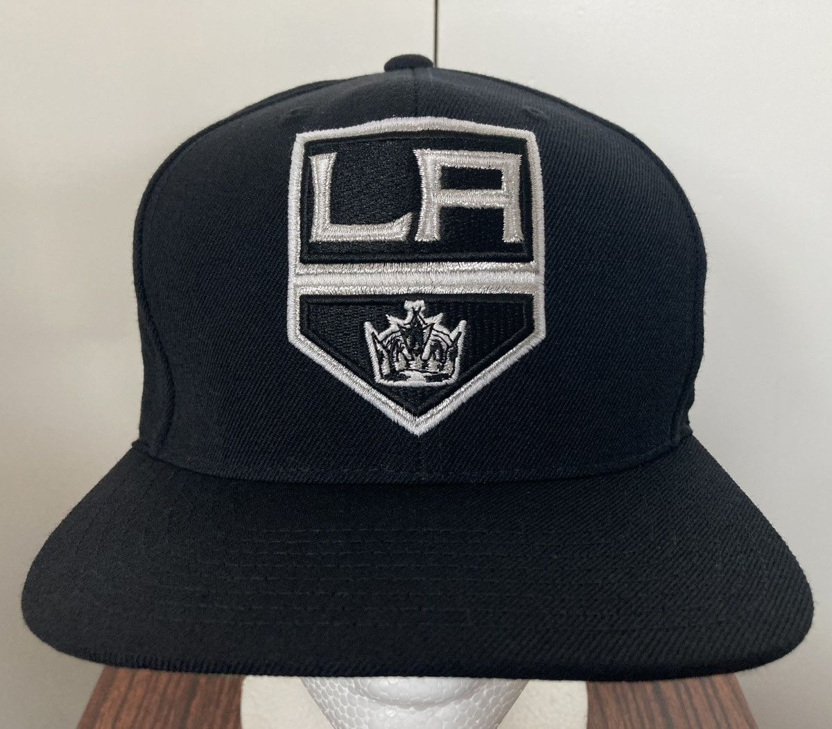 Mitchell & Ness LOS ANGELES KINGS LA MITCHELL & NESS SNAPBACK HAT CAP NHL Size ONE SIZE - 2 Thumbnail