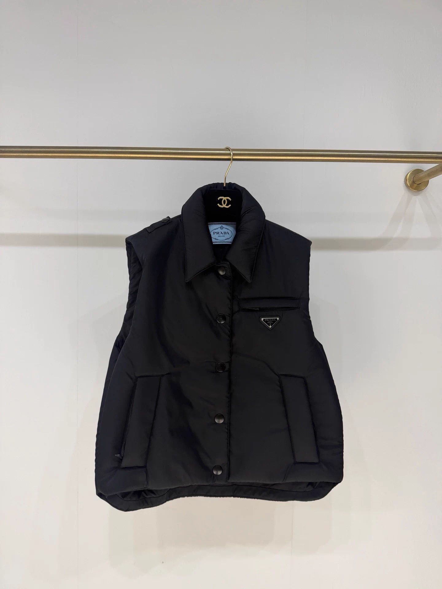 Prada Prada Classic Triangle Logo Vest Jacket 99% New 38 Size S / US 4 / IT 40 - 1 Thumbnail