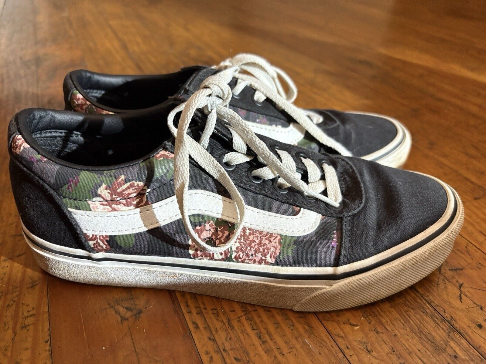 Vans Floral Vans Size 6.5 Size US 6.5 / IT 36.5 - 1 Thumbnail