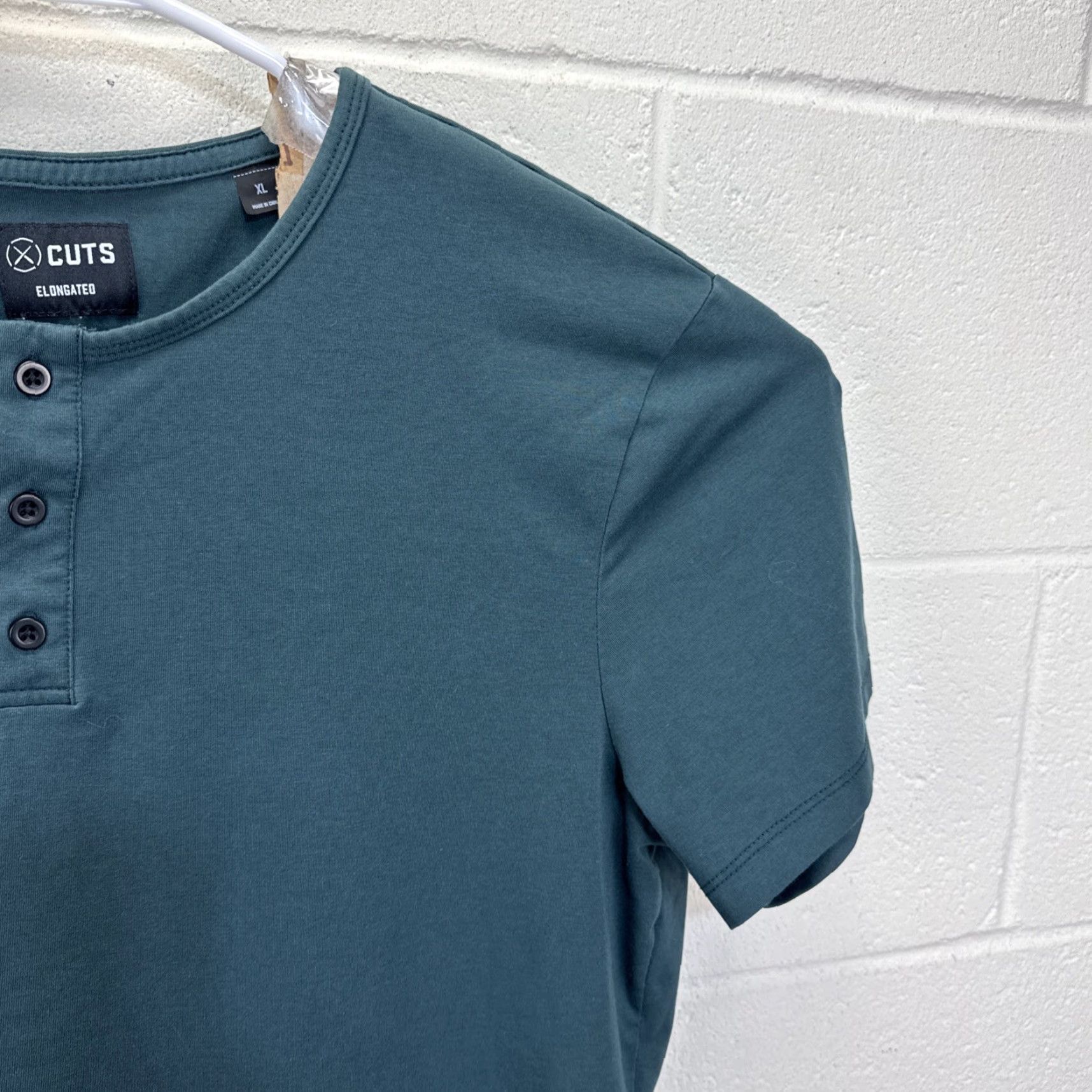 Cuts CUTS T-Shirt Mens XL Green Short Sleeve Henley Athletic Stretch Logo Button Solid Casual All Seasons Knit Cotton Size US XL / EU 56 / 4 - 6 Thumbnail