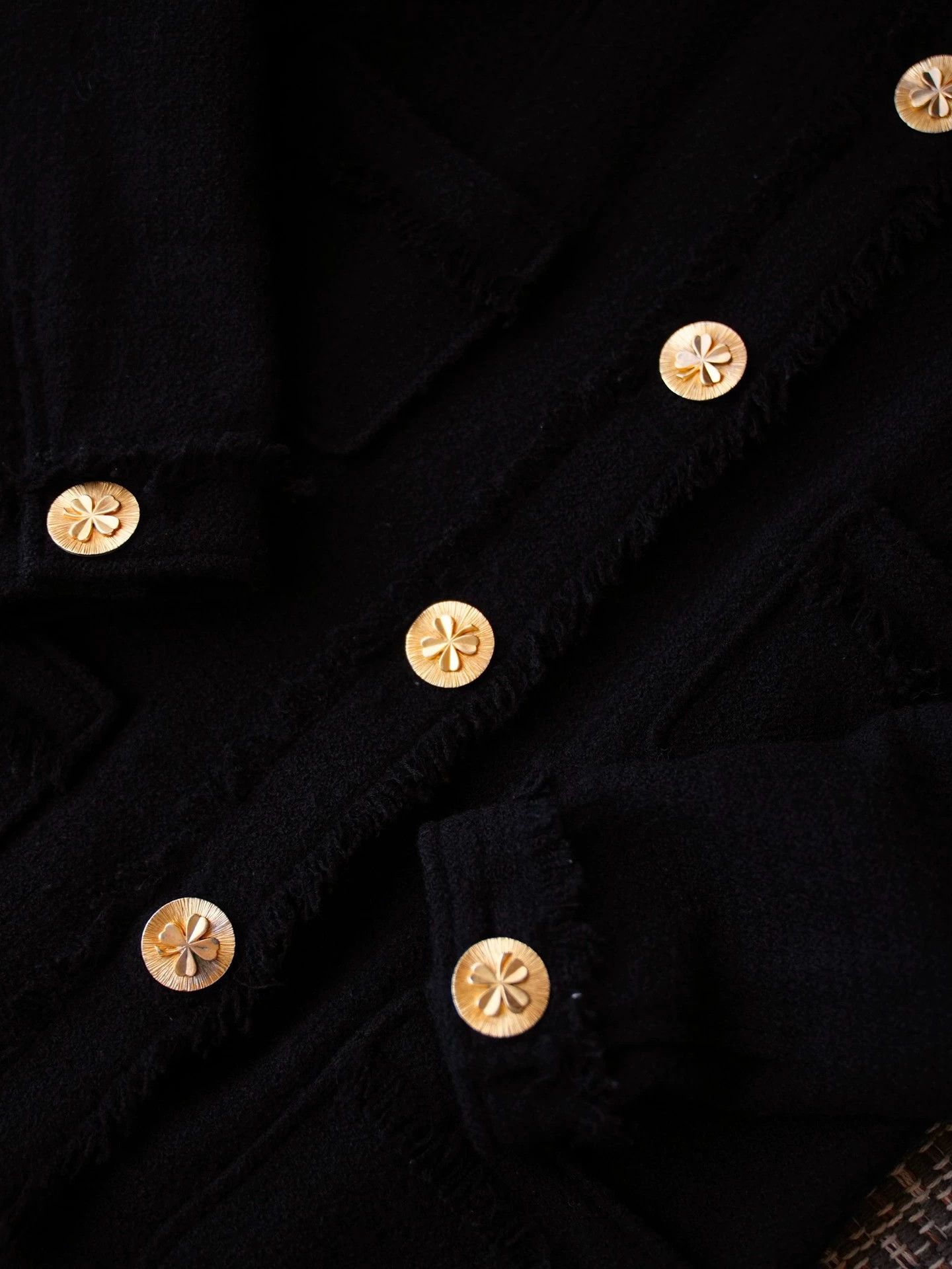 Chanel Chanel 1986 Runway Clover Gold-Button Suit Skirt Set FR40 Size M / US 6-8 / IT 42-44 - 3 Thumbnail