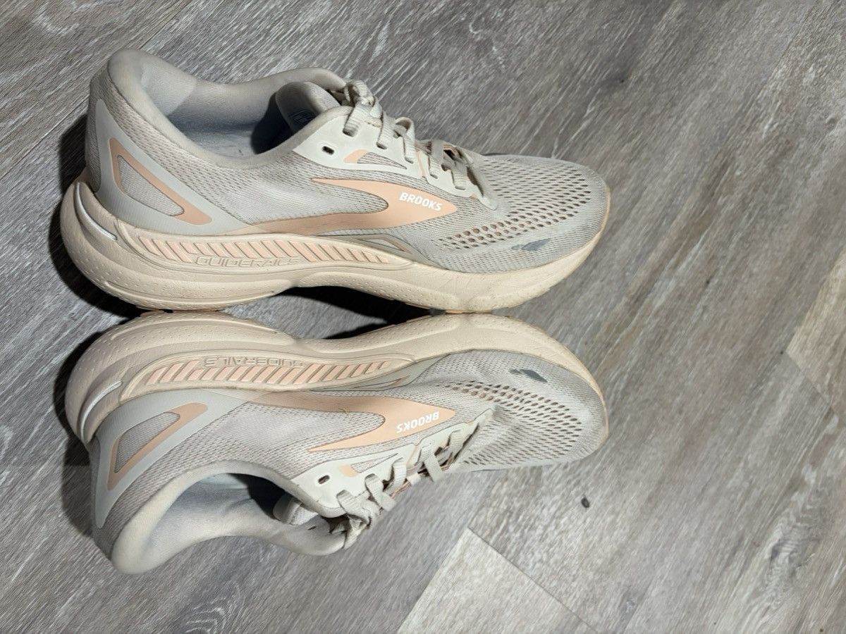 Brooks Brooks Adrenaline GTS 23 Running Shoes Beige Size US 10 / IT 40 - 12 Thumbnail