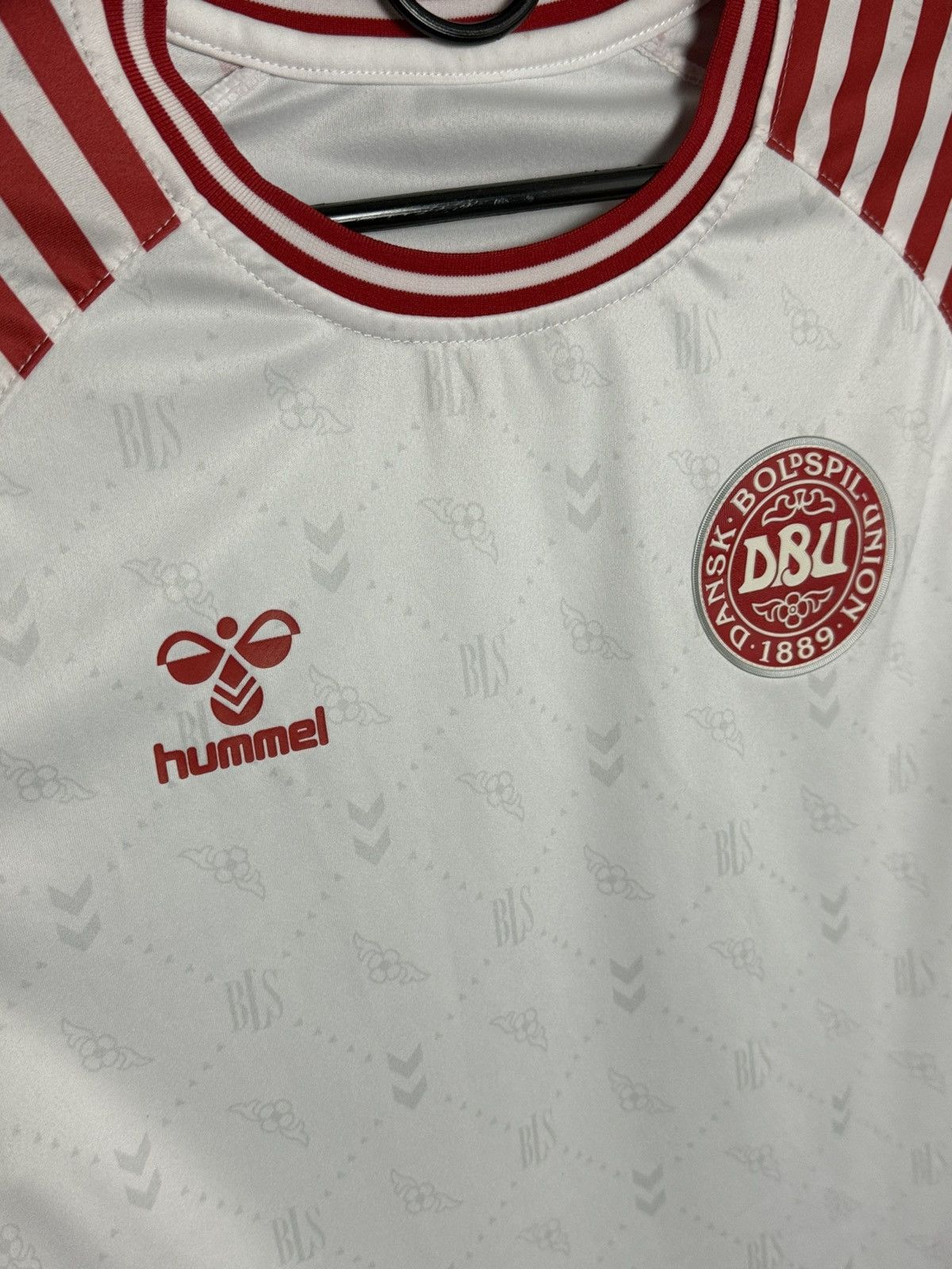 Hummel Denmark National Team 22/23 Away Football Soccer Jersey Size US M / EU 48-50 / 2 - 3 Thumbnail