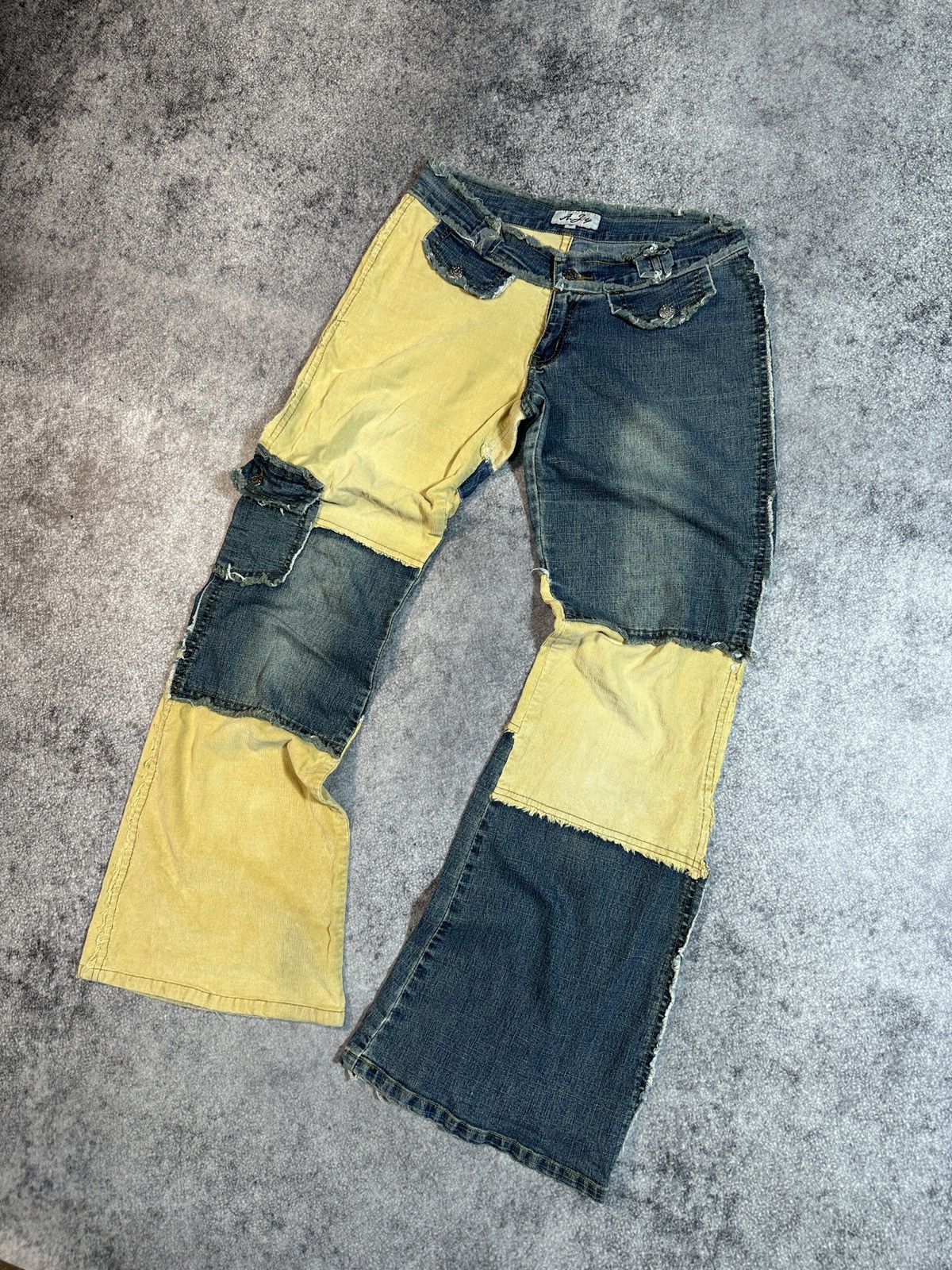 Japanese Brand × Vintage Y2K Vintage Cargo Jeans Streetwear Rare Casual Y2K VTg USA Size 28" / US 6 / IT 42 - 1 Thumbnail