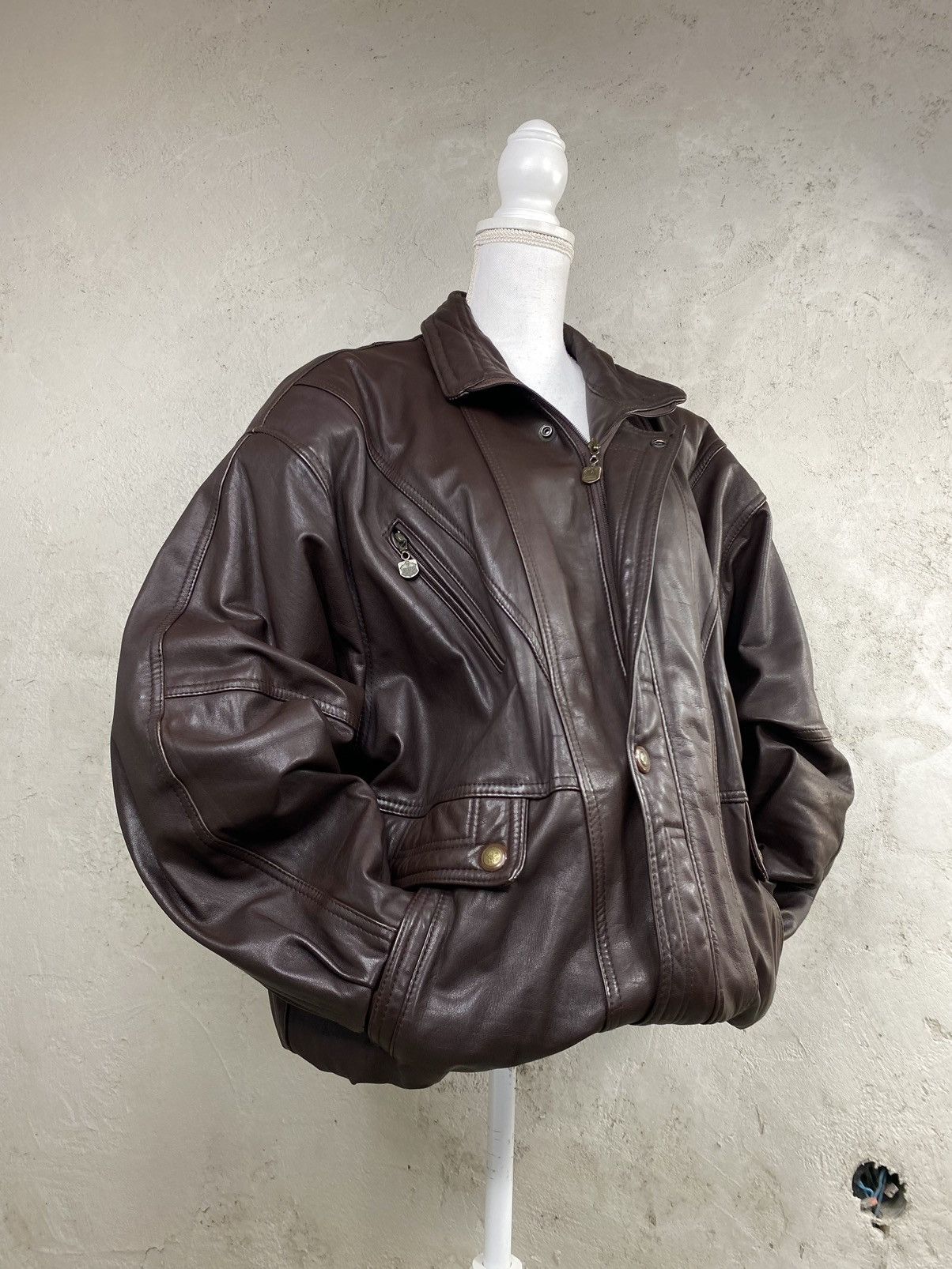 Vintage Leather jacket brown vintage bomber genuine boxy oversize Size US XL / EU 56 / 4 - 1 Thumbnail