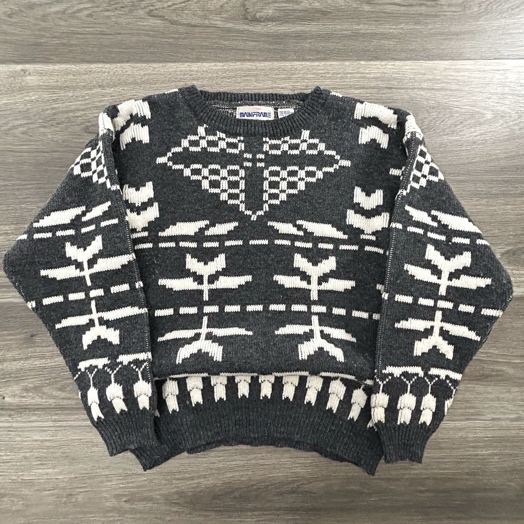 Vintage VINTAGE Mainframe Sweater Geometric Crew Neck Long Sleeve Gray S Regular Men 90s Grunge Pullover Embroidered Logo All Seasons Size US S / EU 44-46 / 1 - 2 Thumbnail