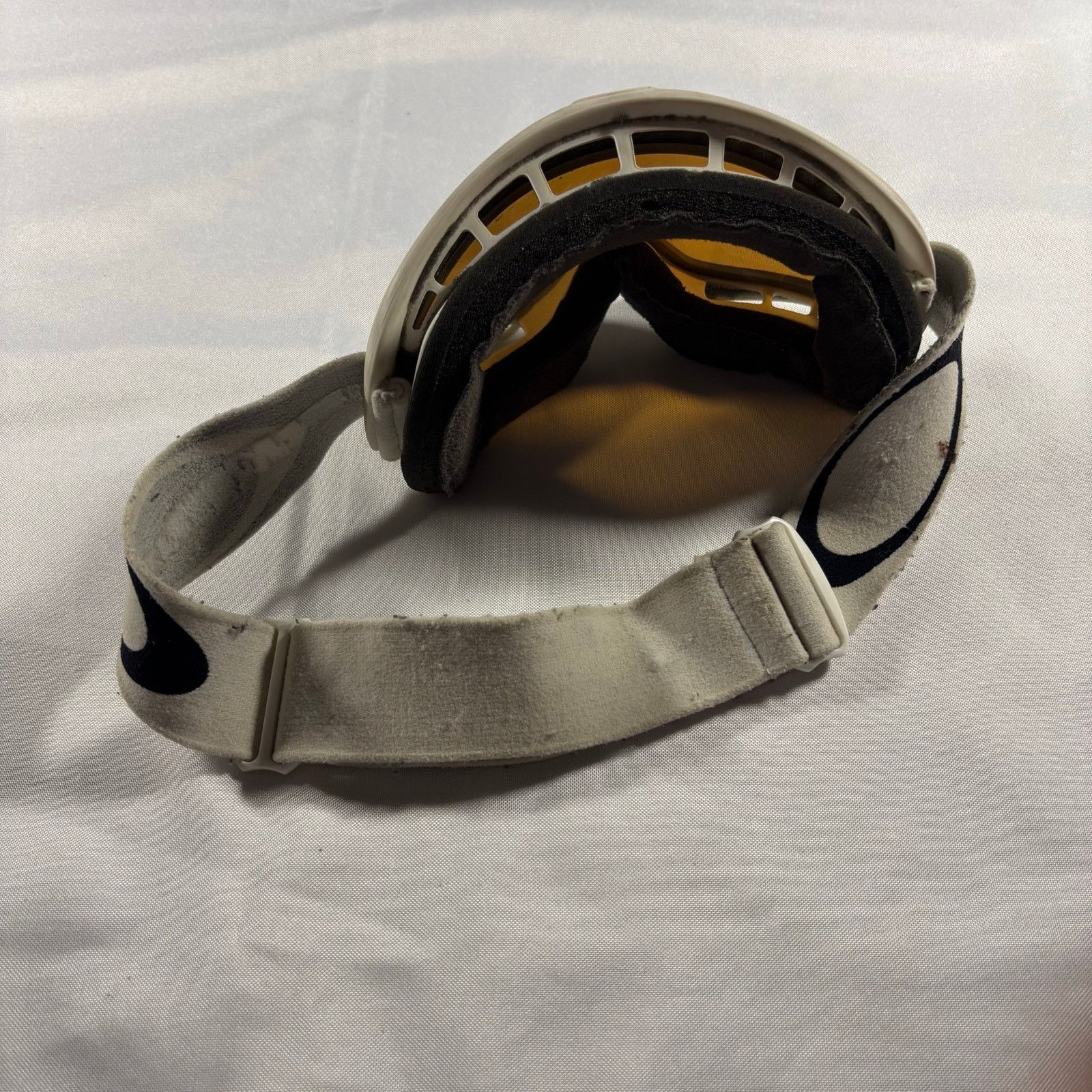Oakley Vintage Oakley O-Frame Ski Goggles White Strap Silver Read Size ONE SIZE - 4 Thumbnail