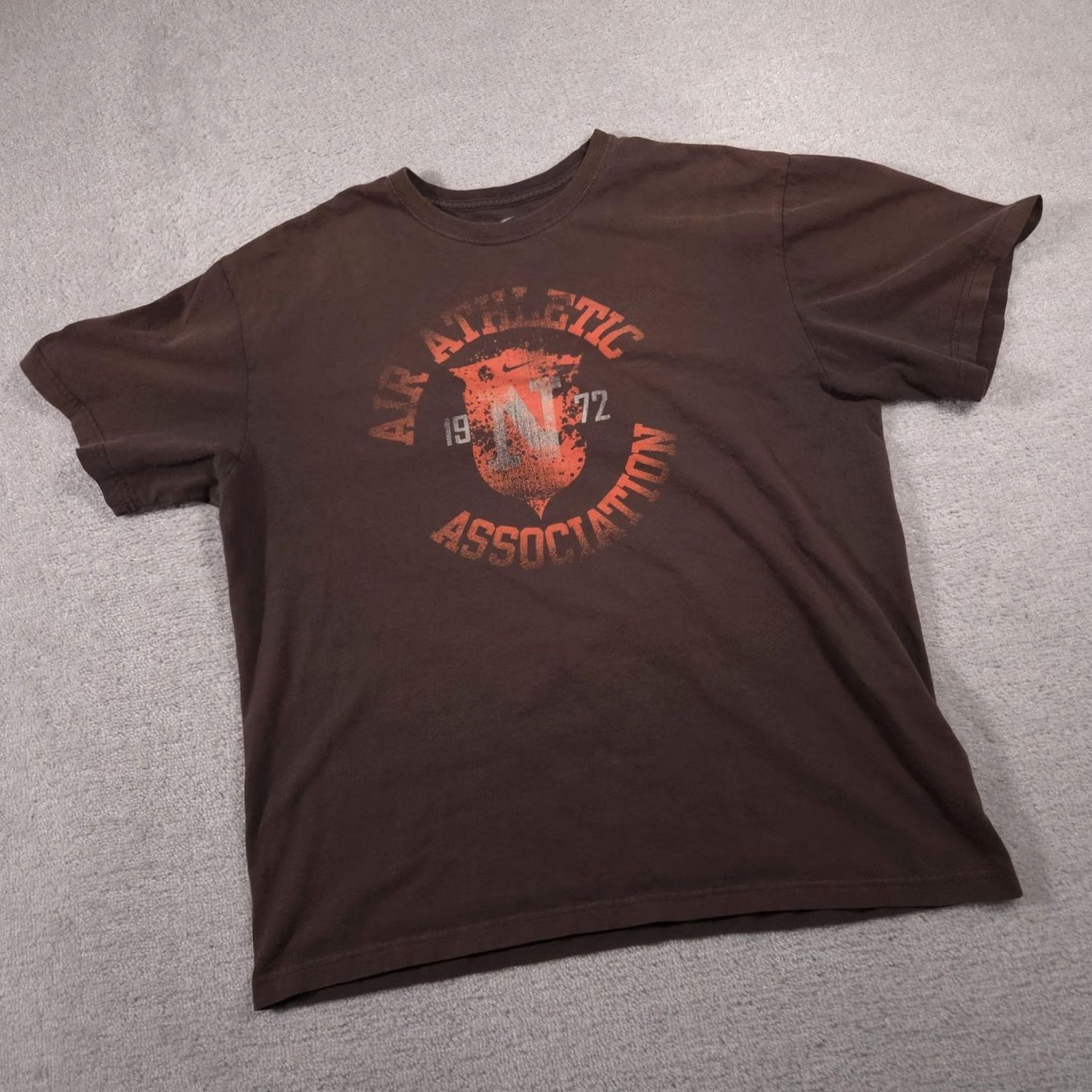 Nike Nike Shirt Mens XL Brown Air Athletic Association 1972 Loose Fit Tee Size US XL / EU 56 / 4 - 2 Thumbnail