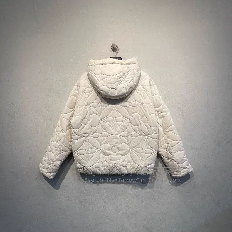 Louis Vuitton Louis Vuitton Three-flower embossed white hooded jacket Size US L / EU 52-54 / 3 - 2 Thumbnail