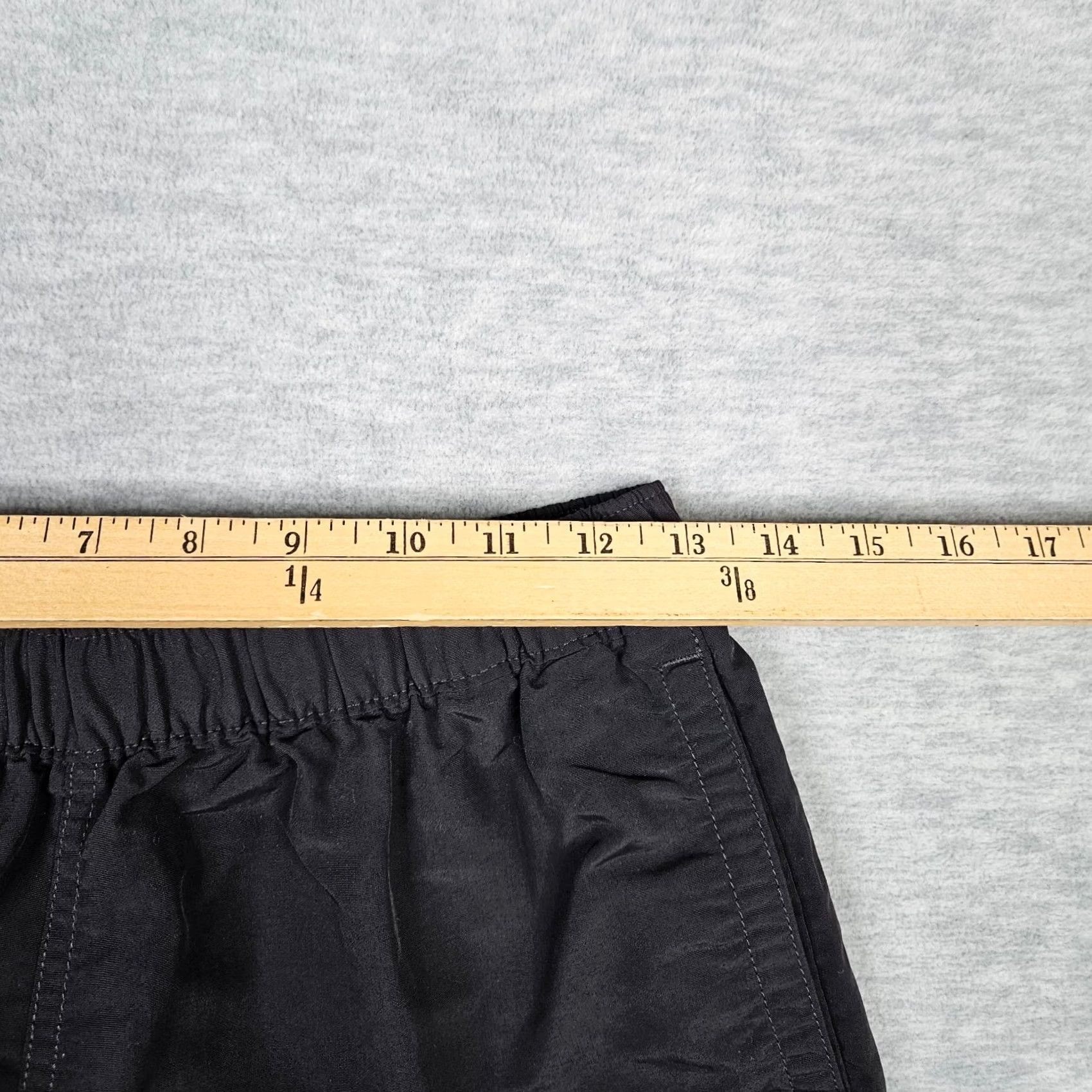 Patagonia Patagonia Women's Black Shorts Pockets Size S Regular Nylon Outdoor Logo Mid Rise Casual Pants Size 28" / US 6 / IT 42 - 7 Thumbnail