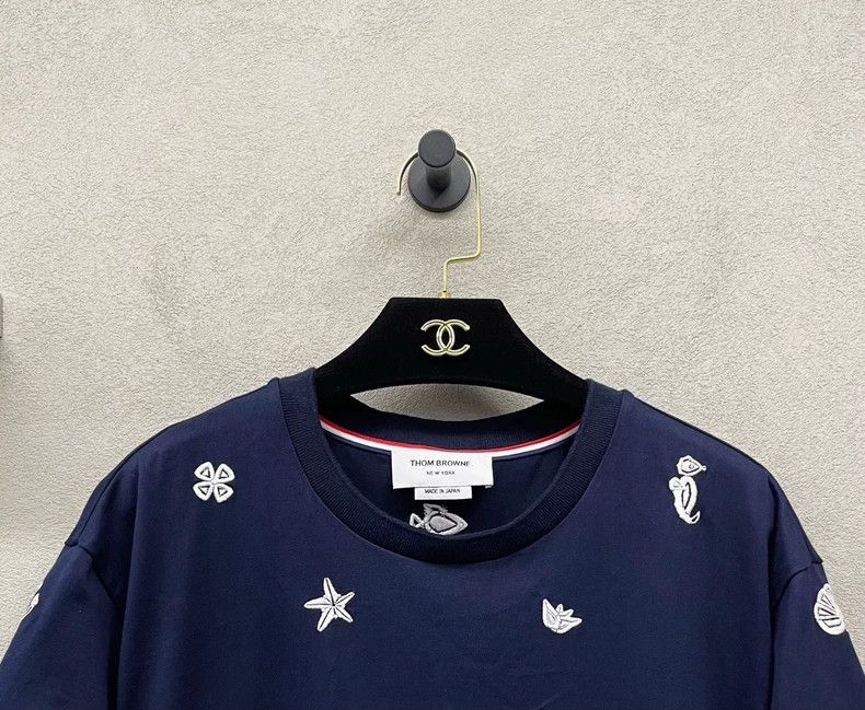 Thom Browne Thom Browne Printed round neck short sleeve T-shirt Size US XL / EU 56 / 4 - 4 Thumbnail