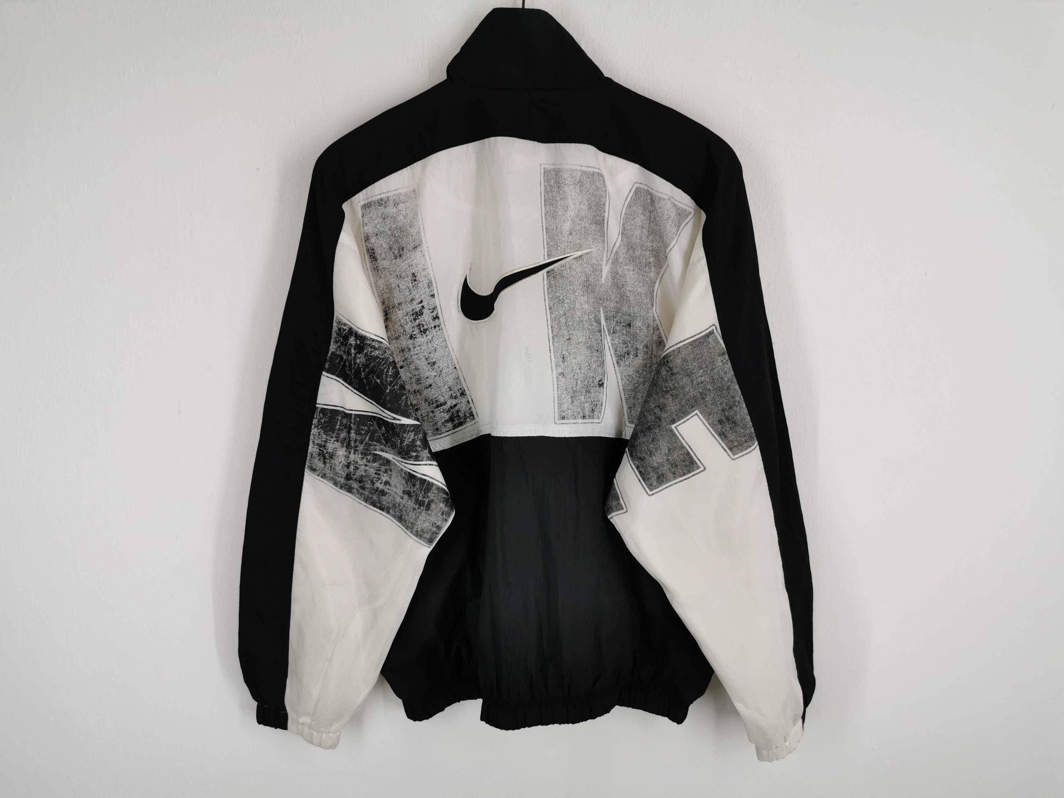 Nike Distressed Vintage 90s Nike Big Logo Windbreaker Jacket Size US L / EU 52-54 / 3 - 2 Thumbnail