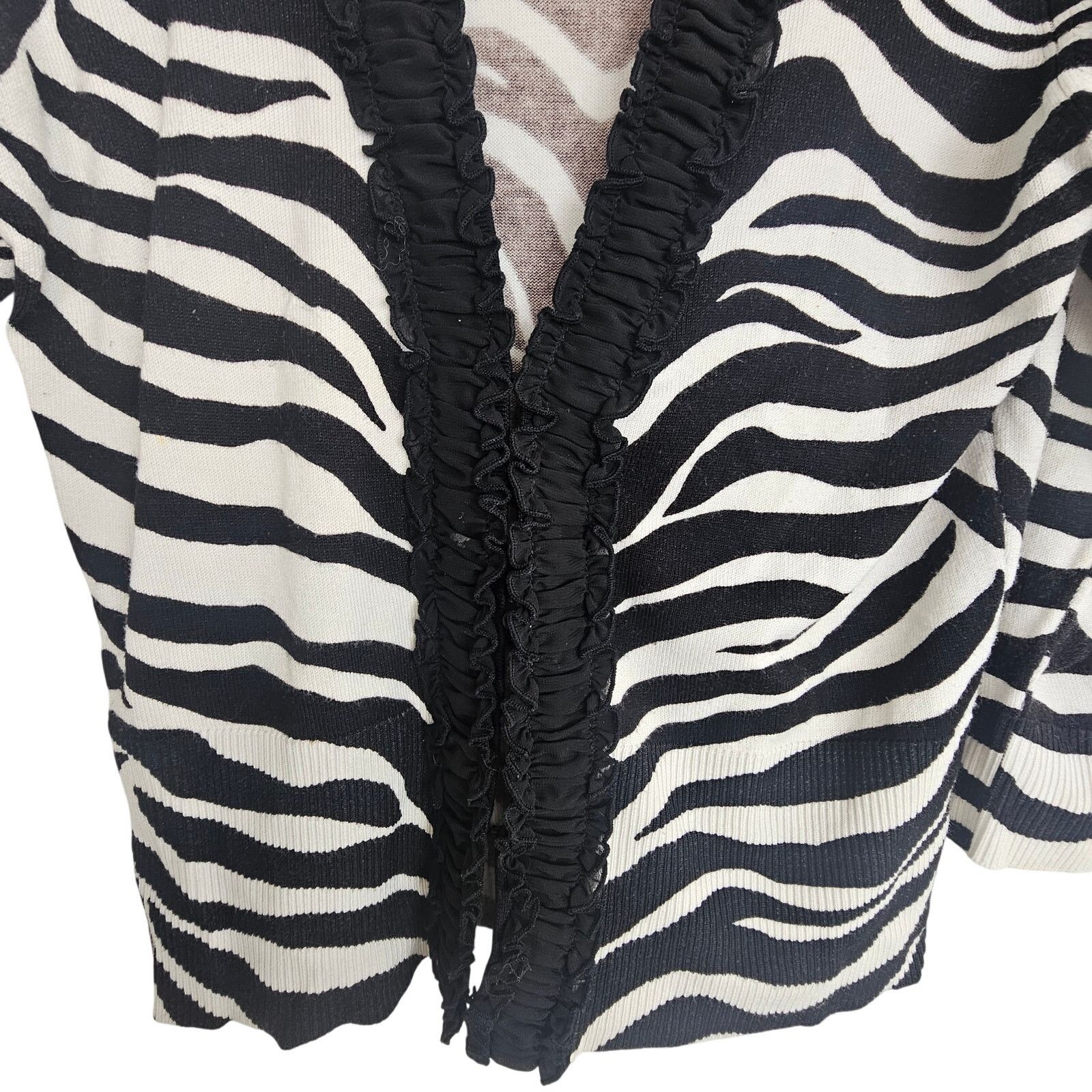 White House Black Market White House Black Market Zebra Print Cardigan Size M Clasp Size M / US 6-8 / IT 42-44 - 3 Thumbnail