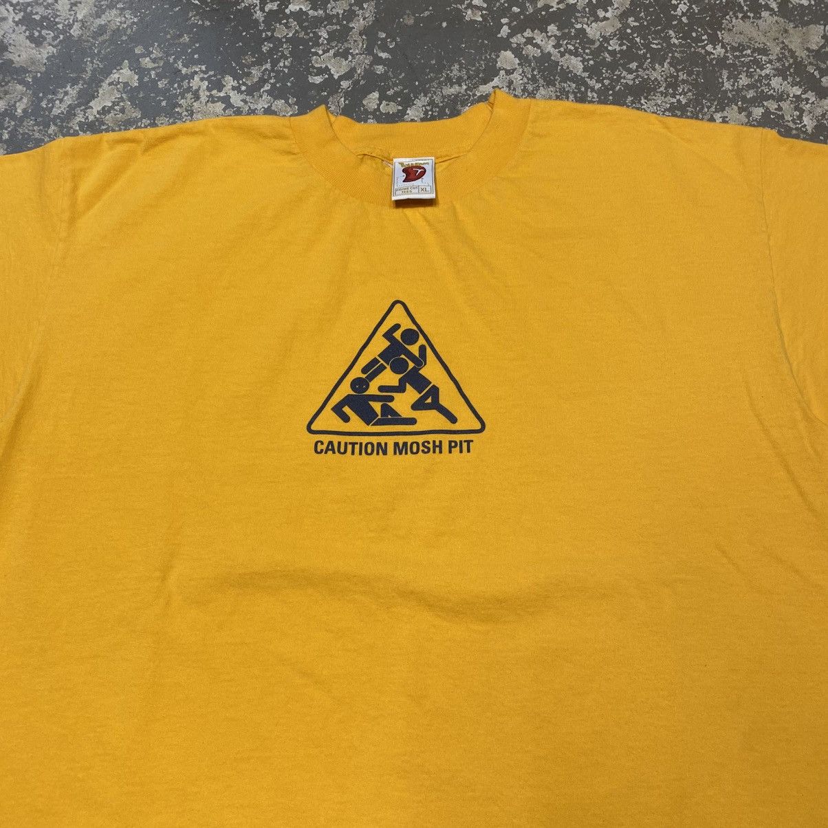 Unsound Rags × Vintage Vintage Caution Mosh Pit To The Edge Skate Funny Tshirt Size US XL / EU 56 / 4 - 9 Thumbnail