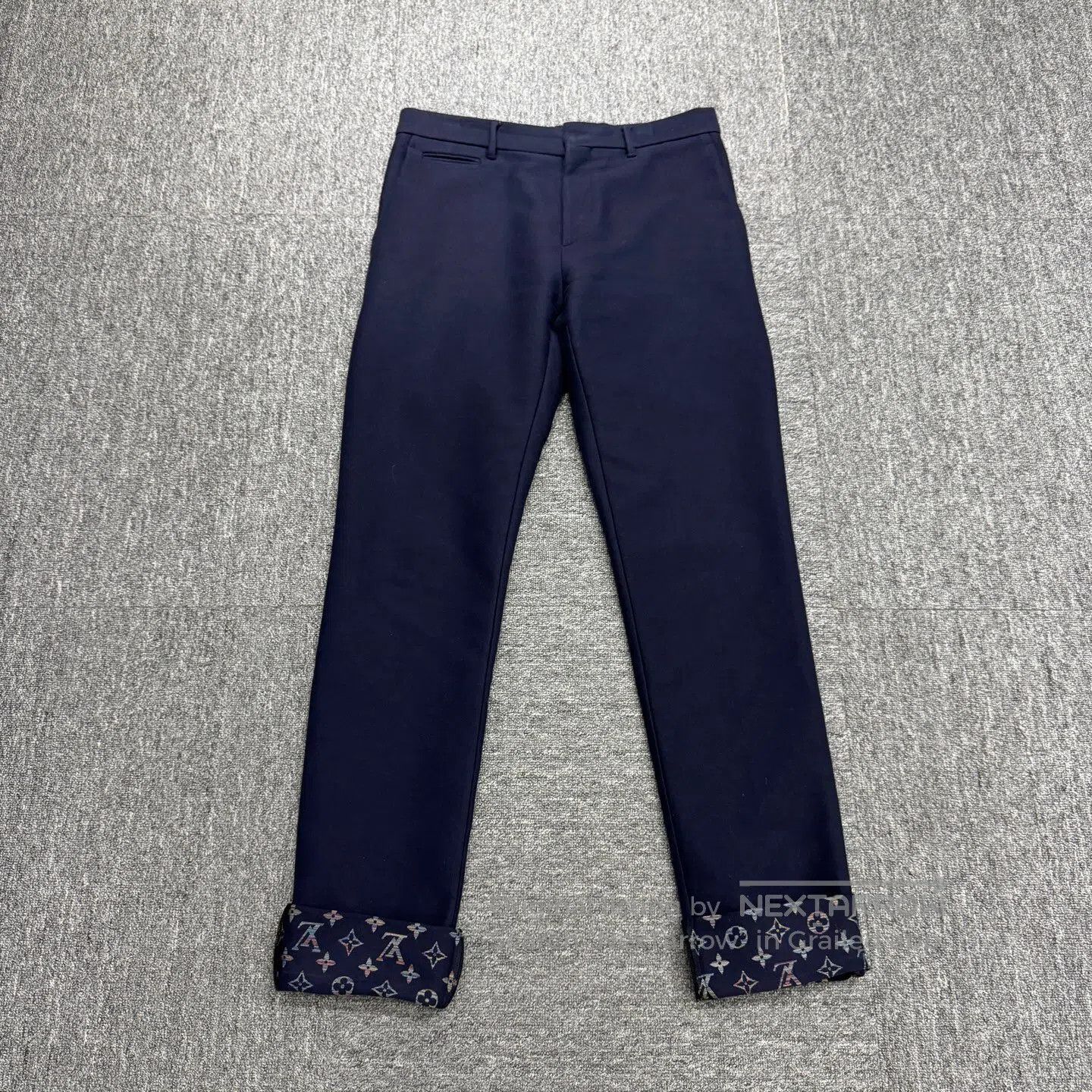 Louis Vuitton Louis Vuitton fully- printed with an old-school design; th Size US 38 / EU 54 - 1 Thumbnail
