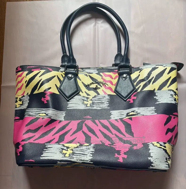 Vivienne Westwood Vivienne Westwood size os Graffiti tote bag, handbag, shoul Size ONE SIZE - 1 Thumbnail