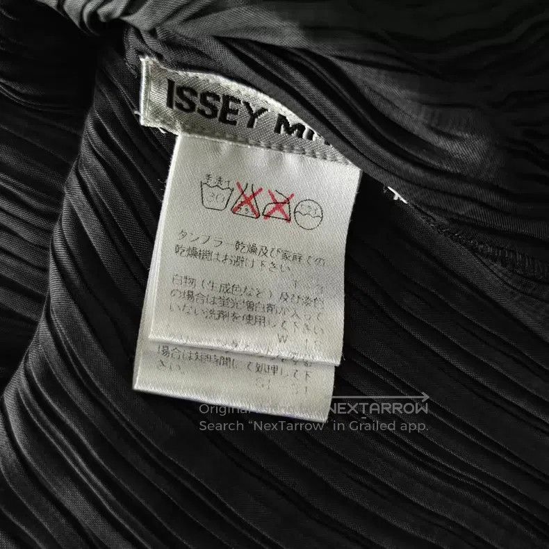 Issey Miyake Issey Miyake Black Subtle Shine Frog Button Pleated Shirt Size M / US 6-8 / IT 42-44 - 4 Thumbnail
