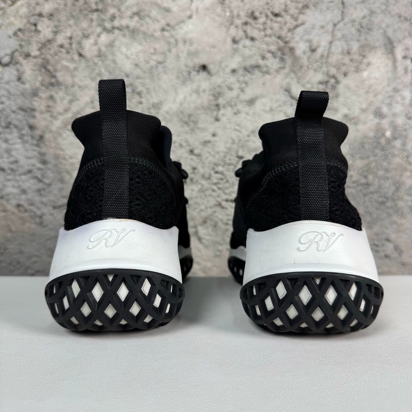 Roger Vivier Roger Vivier crystal buckle sneakers 36 99 new Size US 5.5 / IT 35.5 - 4 Thumbnail