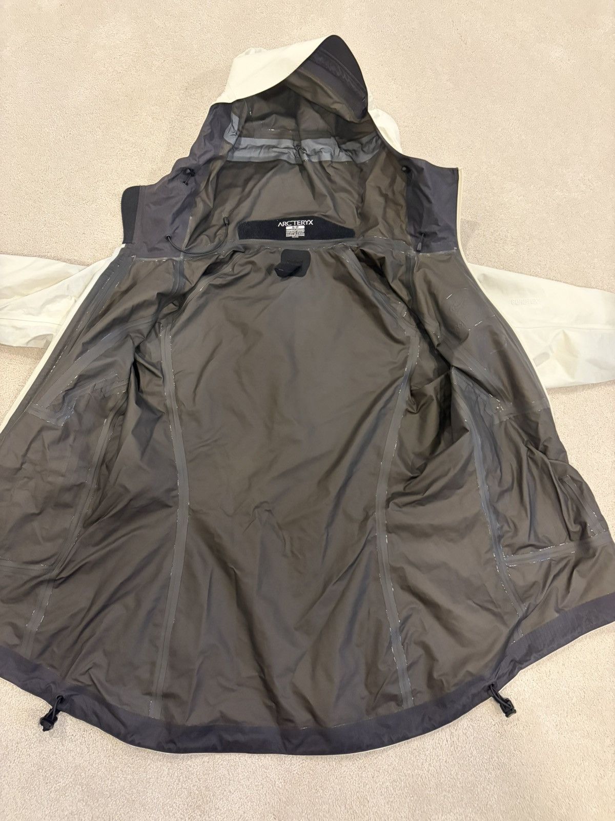 Arc'teryx ARC’TERYX Beta SL White Size US S / EU 44-46 / 1 - 15 Thumbnail