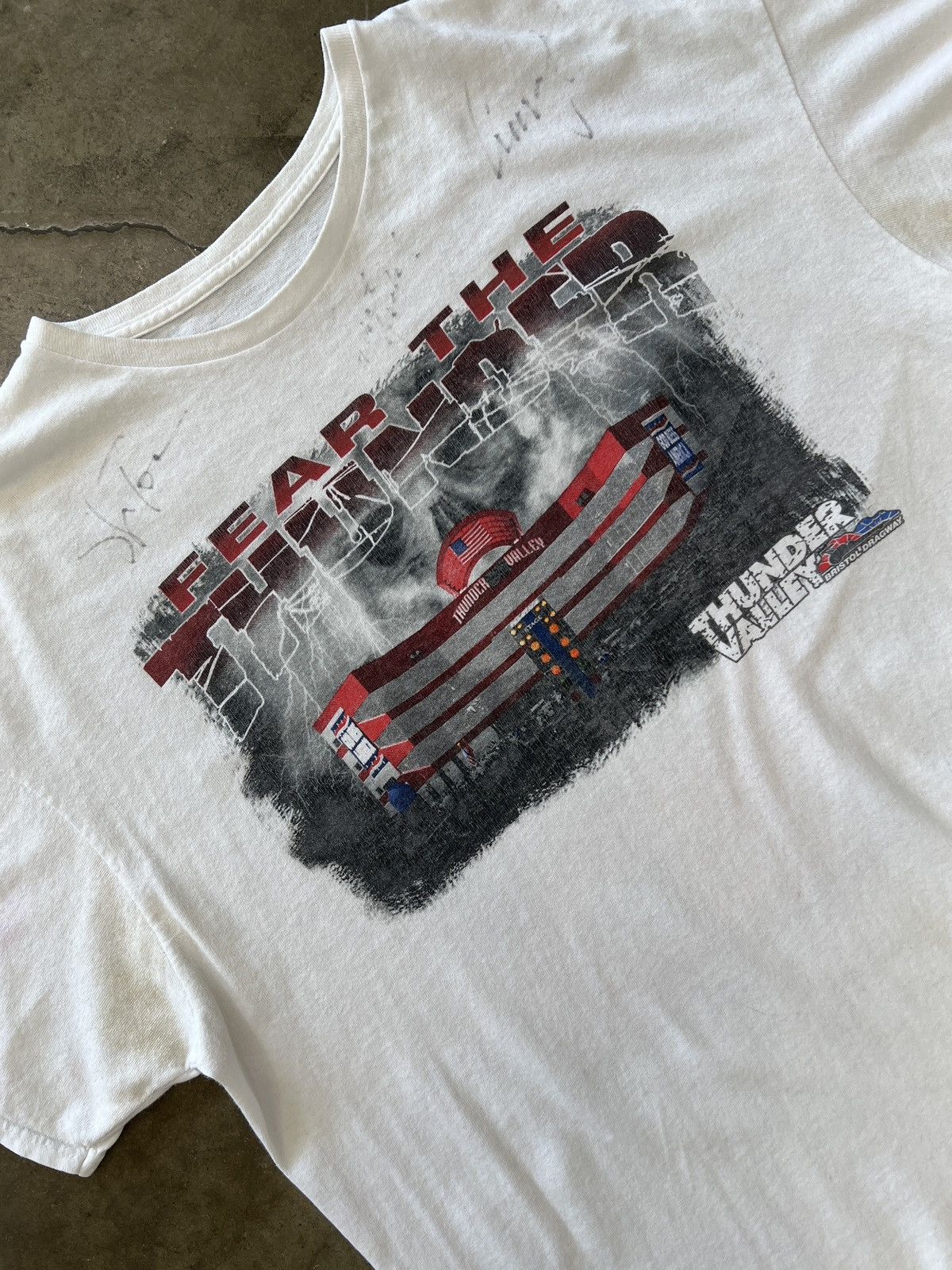 NASCAR × Vintage Vintage Fear the Thunder Bristol Dragway Signatures Tee XL Size US XL / EU 56 / 4 - 1 Thumbnail