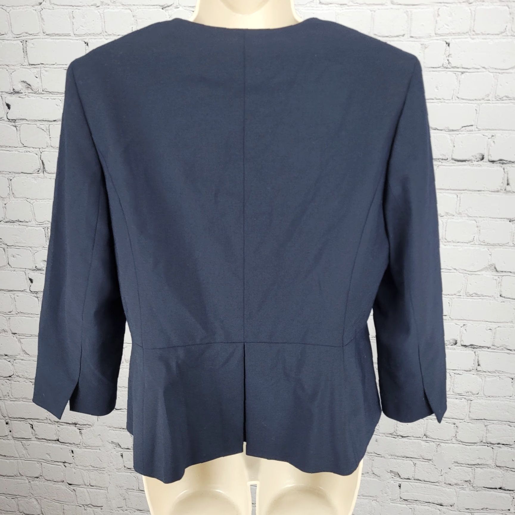 Ann Taylor Ann Taylor Blazer 8 Navy Stretch Buttoned 3/4 Sleeve Collarless Suit Jacket Size M / US 6-8 / IT 42-44 - 2 Thumbnail