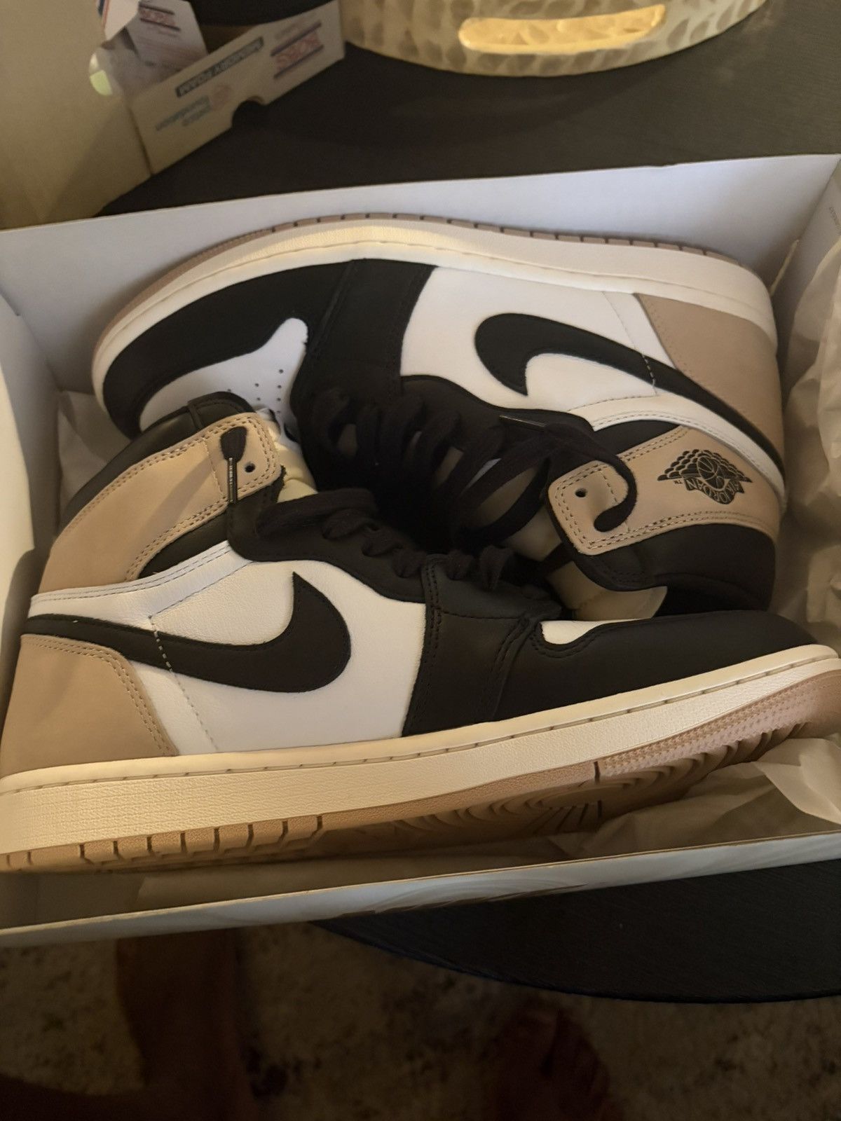 Jordan Brand Nike Air Jordan 1 Retro High OG “Latte” Size US 11 / IT 41 - 1 Thumbnail