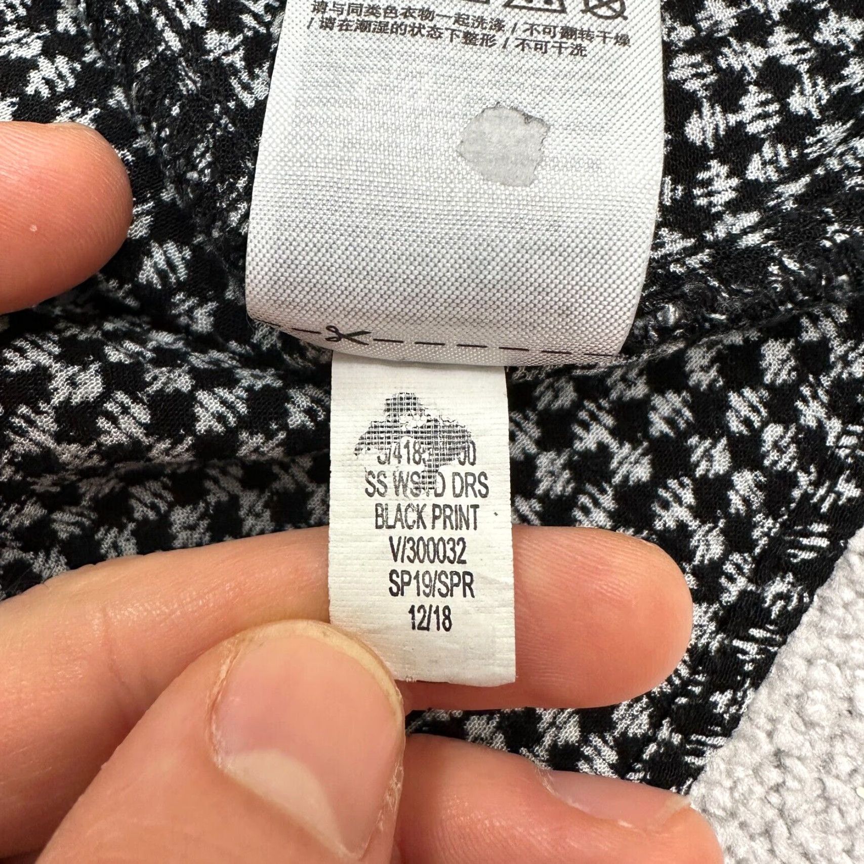Gap Gap Dress Womens XS A-Line Mini Smocked Check Short Sleeve Casual Black White Knit Rayon Size 26" / US 2 / IT 38 - 7 Thumbnail