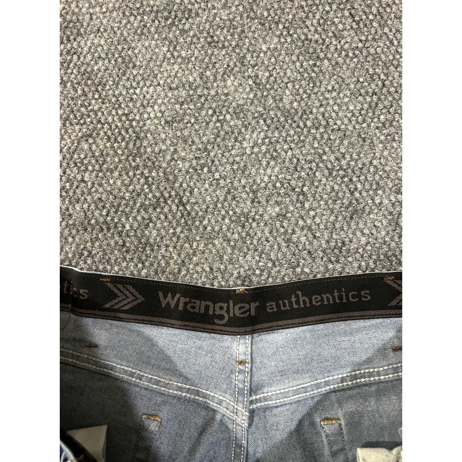 Wrangler Wrangler Jeans Mens 38x30 Blue Straight Fit Stretch Denim Authentics Jeans Womens? Size US 38 / EU 54 - 3 Thumbnail