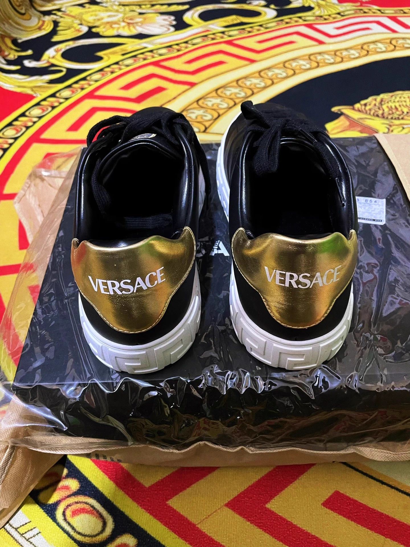 Versace Versace 25S Greca Calfskin Round Toe Lace-Up Low Top Size US 8 / EU 41 - 4 Thumbnail