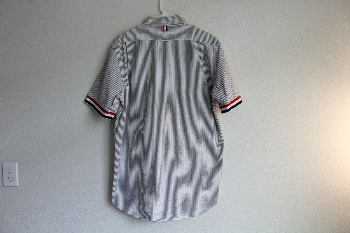 Thom Browne Thom Browne Short Sleeve Seersucker Shirt Size US XL / EU 56 / 4 - 2 Thumbnail