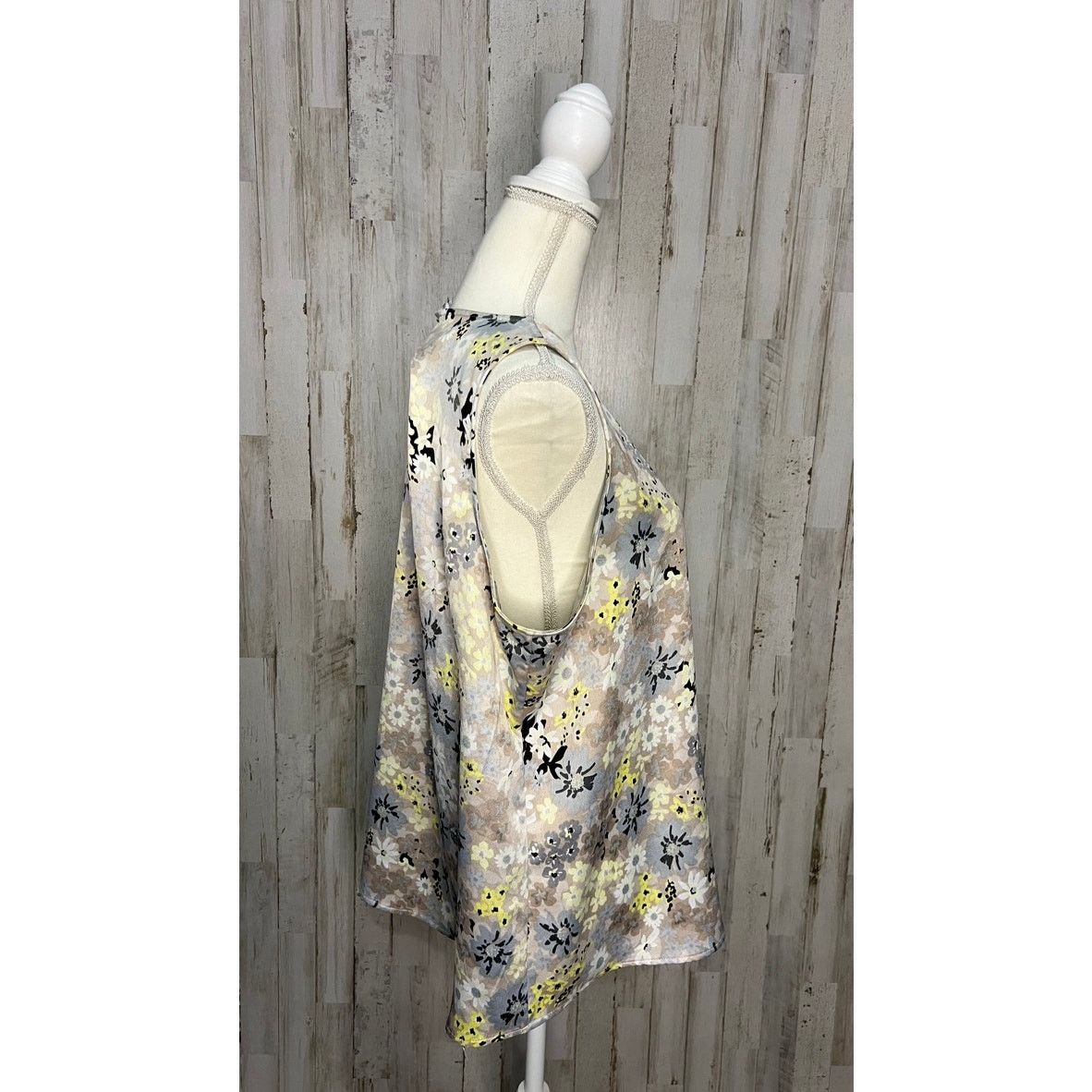 Calvin Klein Calvin Klein Women's Floral V-Neck Sleeveless Blouse Size XL Size XL / US 12-14 / IT 48-50 - 3 Thumbnail