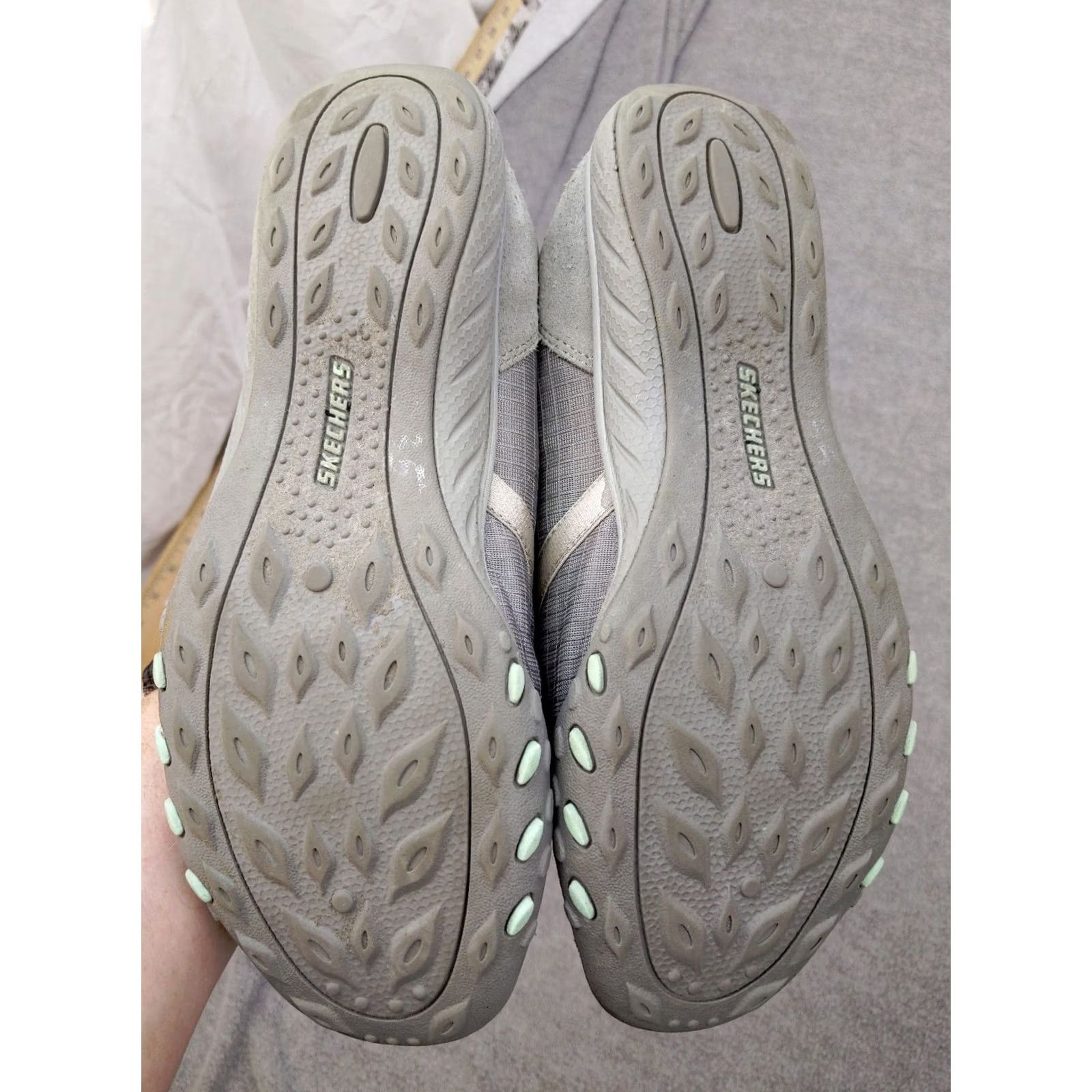 SKECHERS Skechers Breathe Easy Womens 8.5 Gray Comfort Memory Relaxed Fit Slip-On Size ONE SIZE - 6 Thumbnail