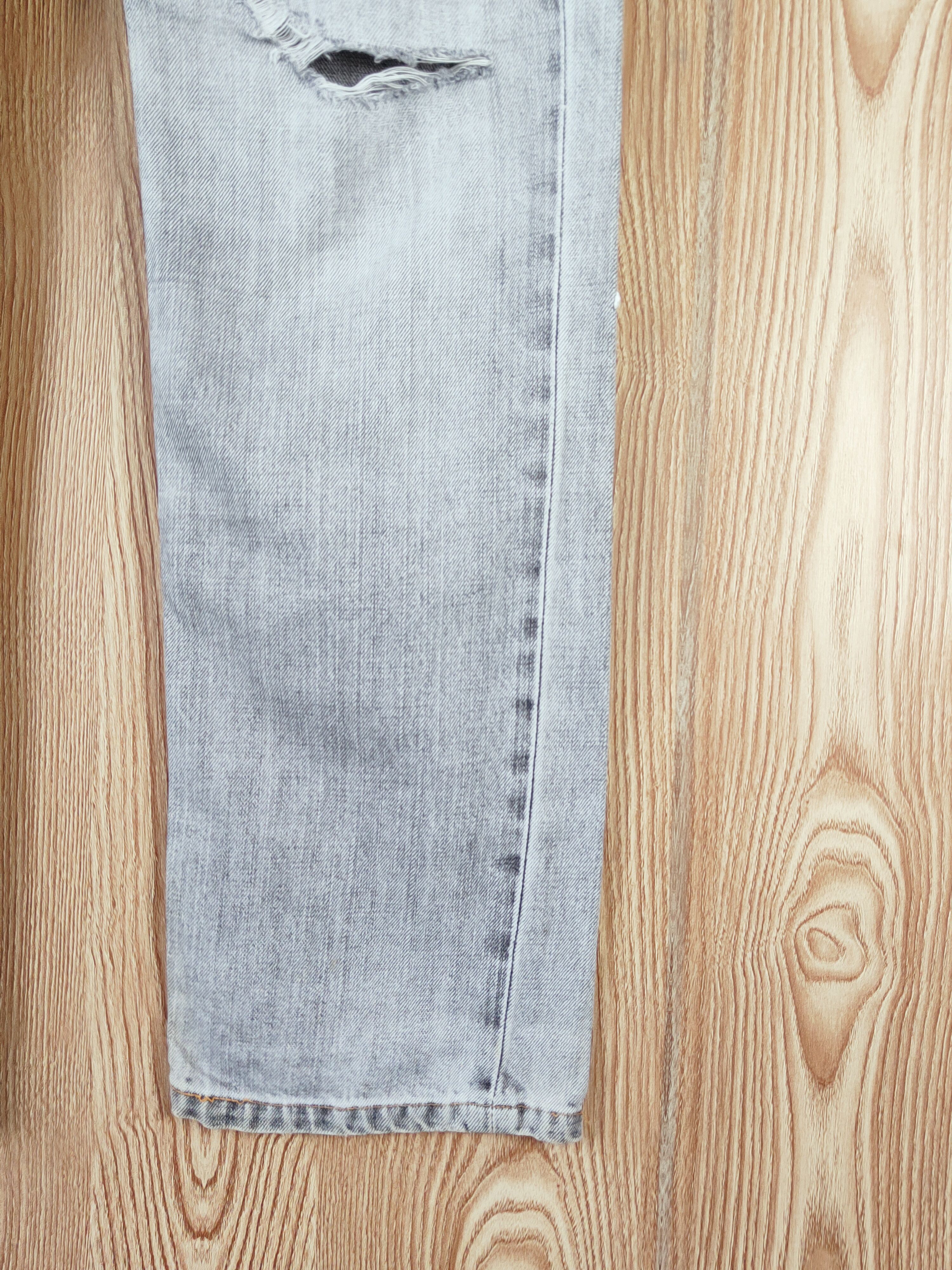 Levi's Levi's Gray Distressed Ripped Jeans #W695 Size US 31 - 6 Thumbnail