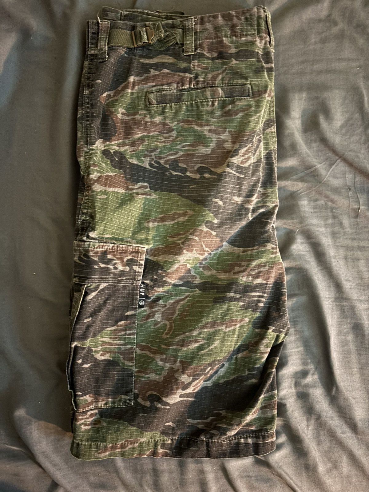 Vintage Green Camo HUF Skate Cargo Shorts Size US 32 / EU 48 - 4 Thumbnail