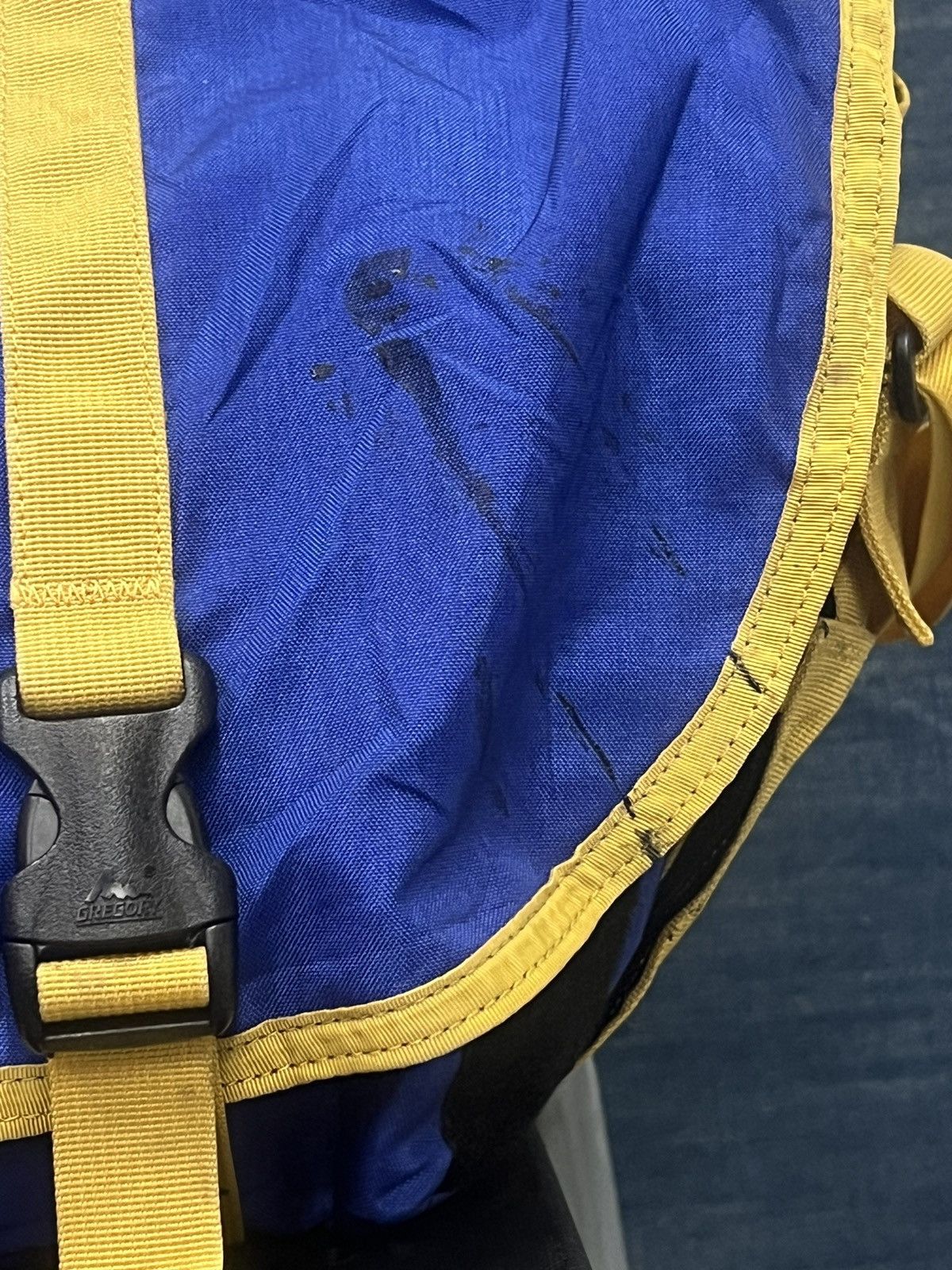 Gregory STRIKING COLOR GREGORY MESSENGER BAG Size ONE SIZE - 7 Thumbnail