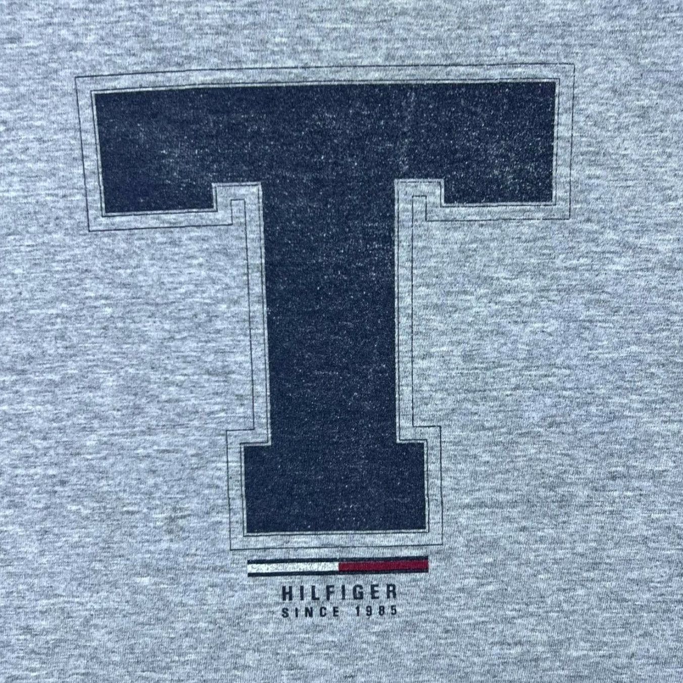 Tommy Hilfiger VINTAGE Tommy Hilfiger Big Logo Spellout Graphic Grey T-Shirt XL Men's Shirt 90s"} Size US XL / EU 56 / 4 - 5 Thumbnail
