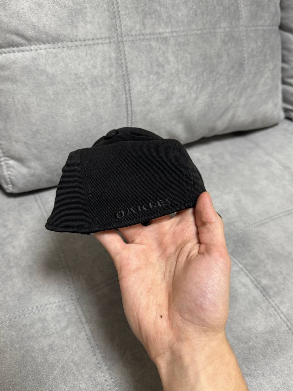 Oakley Vintage Oakley Metal Logo Black Cap Hat Retro Size 30 - 4 Thumbnail