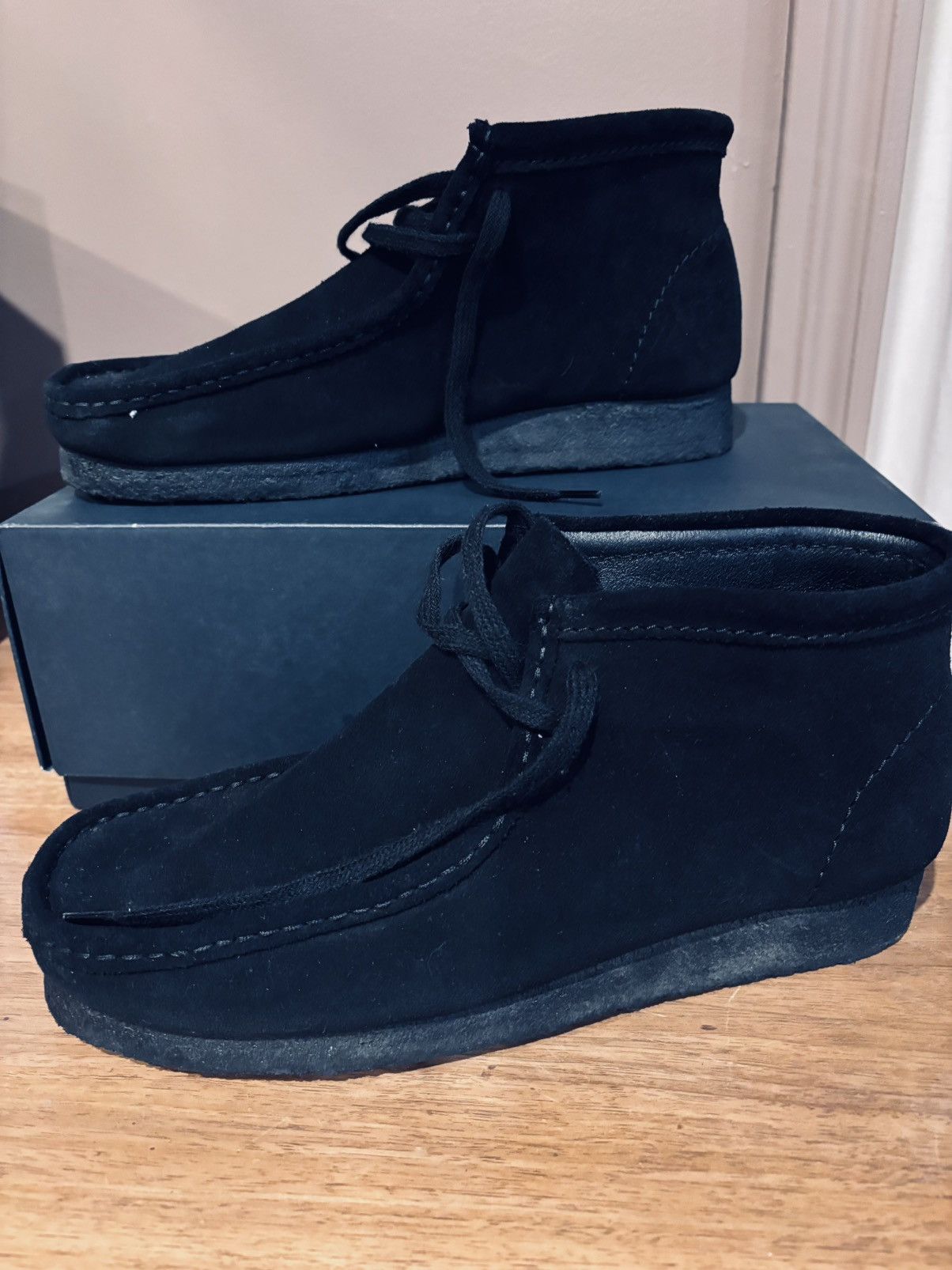 Clarks Black suede clarks wallabees Size US 10.5 / EU 43-44 - 2 Thumbnail