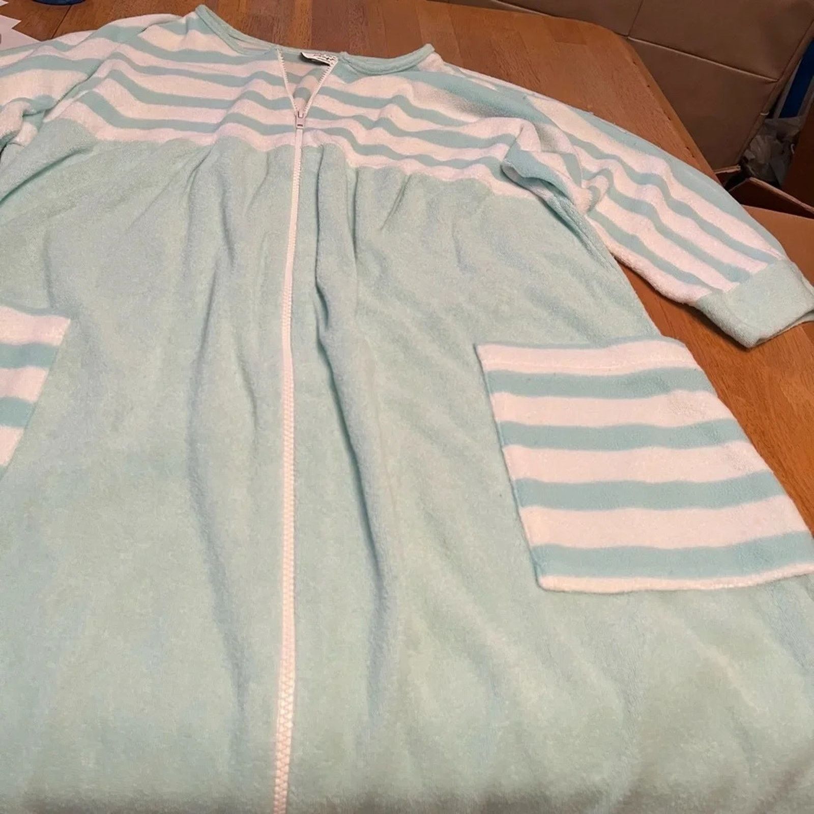 The Unbranded Brand Amanda Stewart intimates 3/4 sleeve robe, size Medium. Size M / US 6-8 / IT 42-44 - 1 Thumbnail